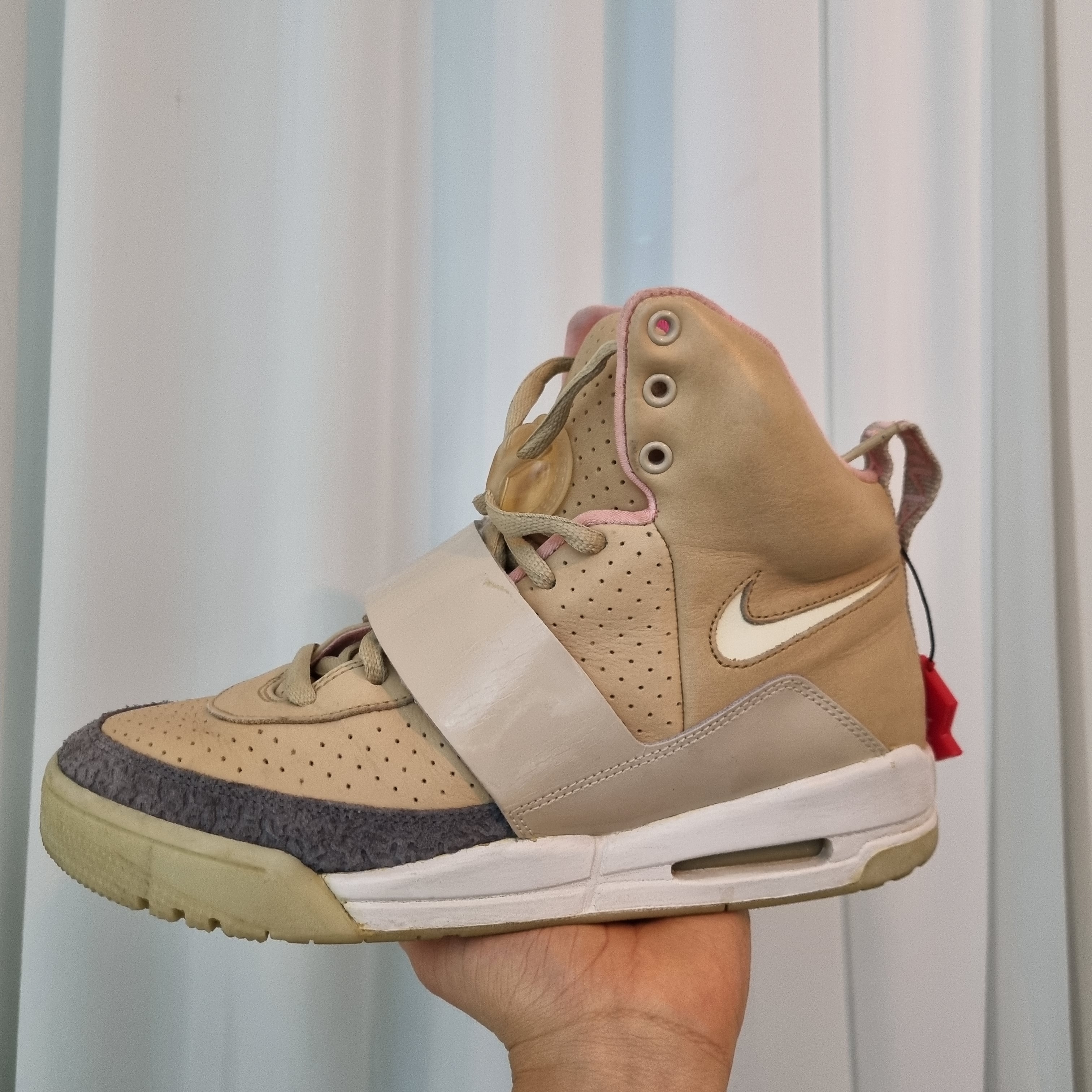 Nike Air Yeezy 1 Net Tan 착용 스타일 - 1