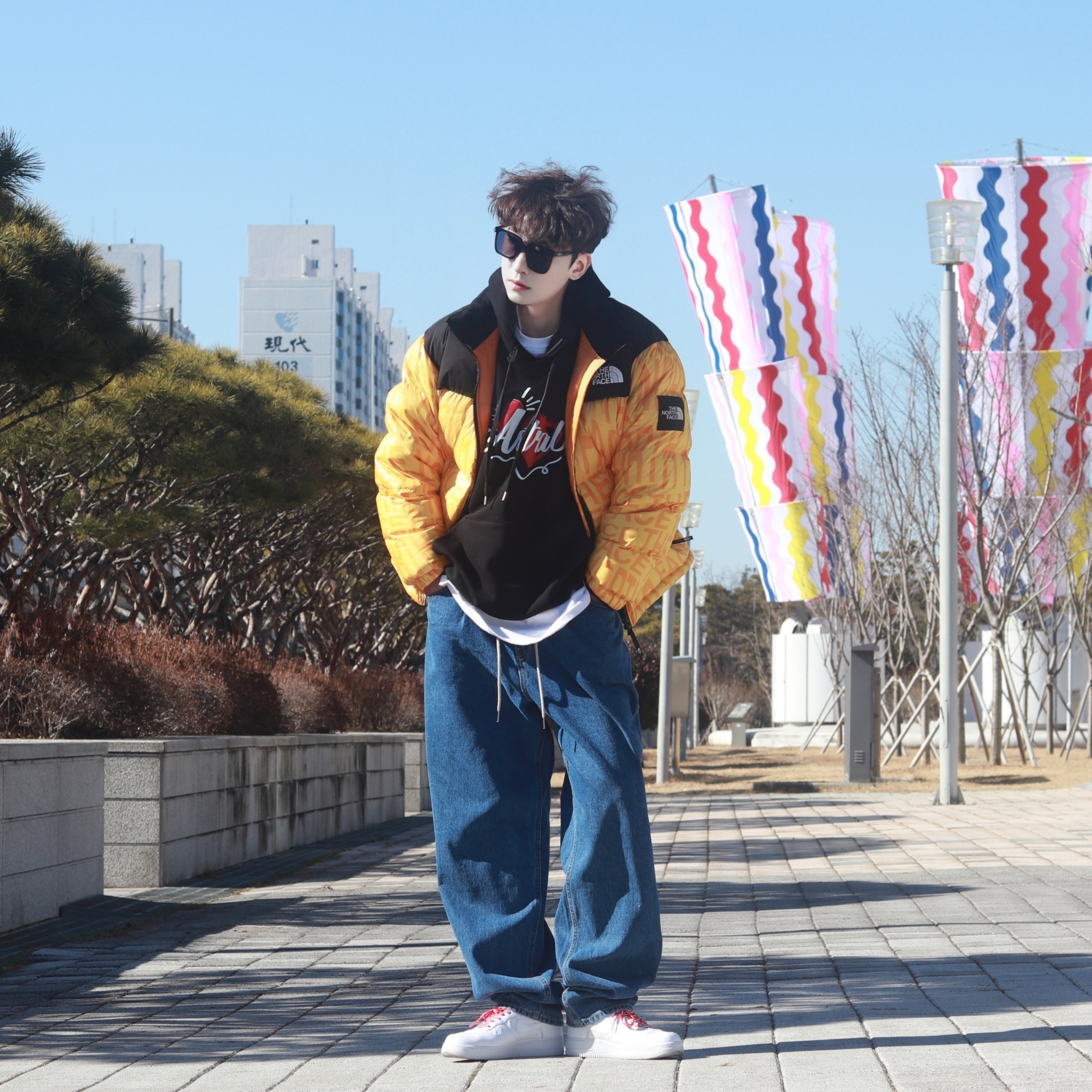 The North Face White Label Novelty Nuptse Down Jacket P Yellow, Nike x Supreme Air Force 1 Low White 착용 스타일 - 1