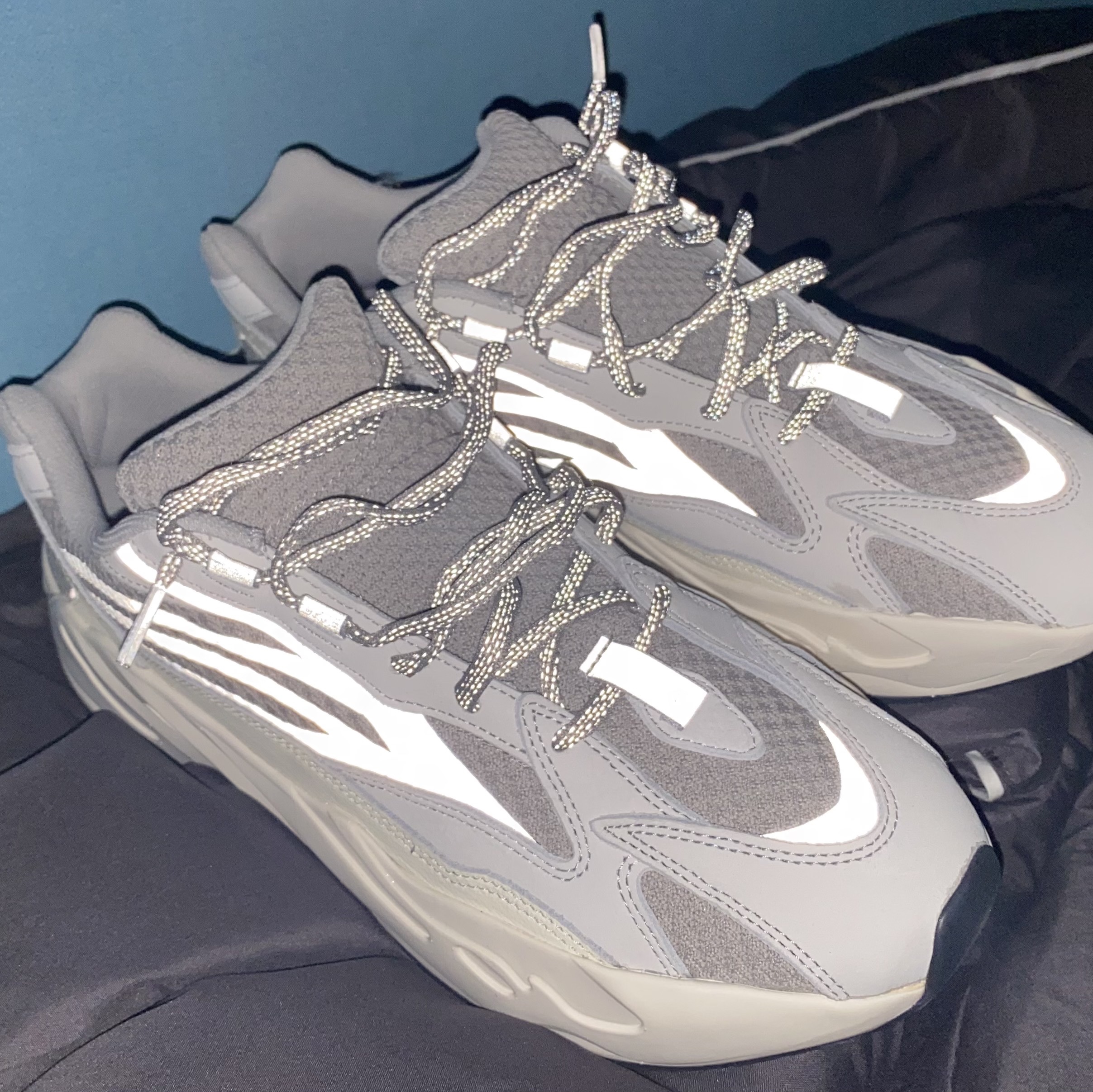 Adidas Yeezy Boost 700 V2 Static 2022 착용 스타일