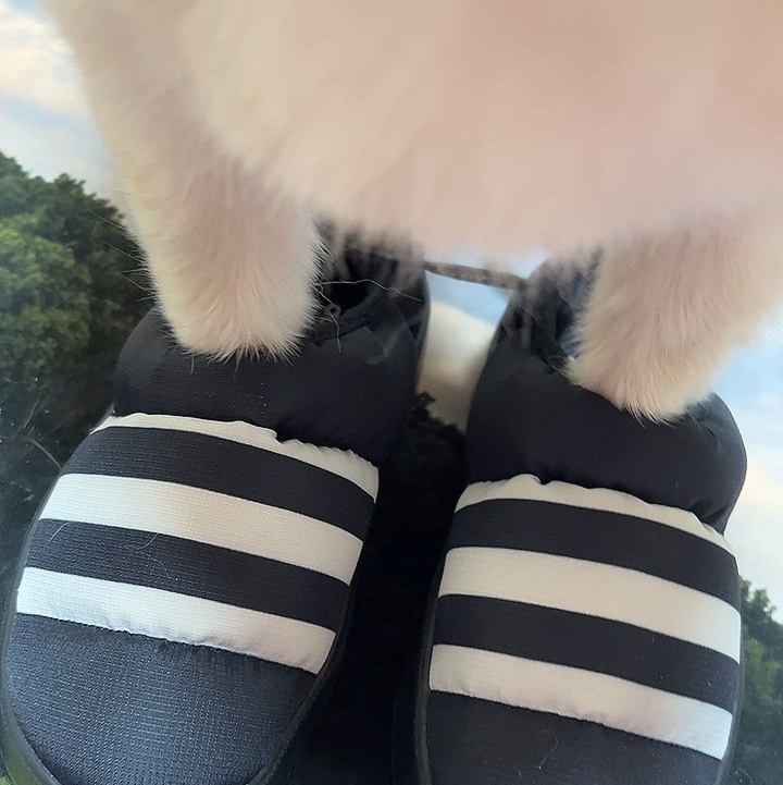 Adidas Puffylette Core Black 착용 스타일 - 2