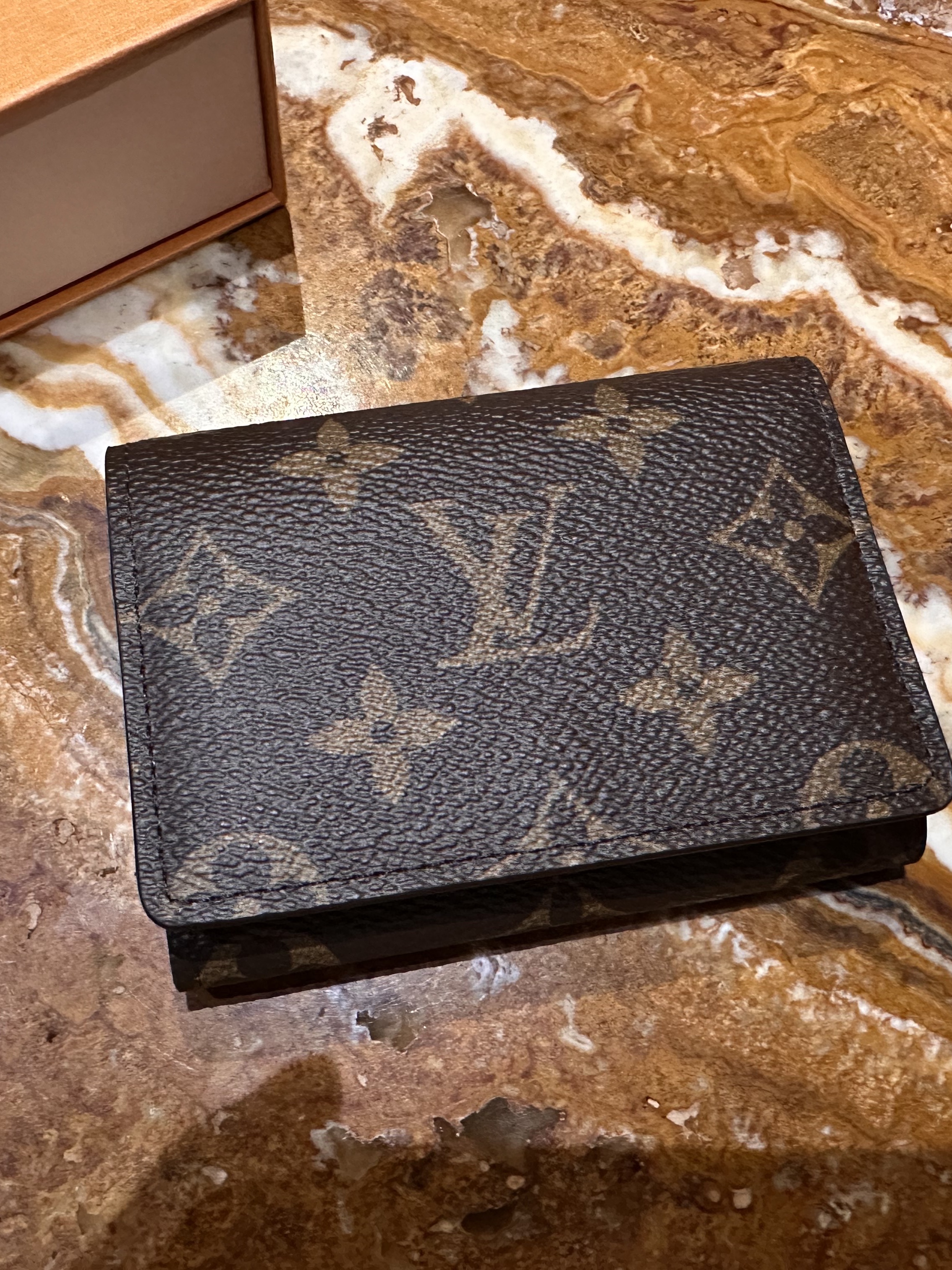 Louis Vuitton Envelope Business Card Holder Monogram 착용 스타일 - 2