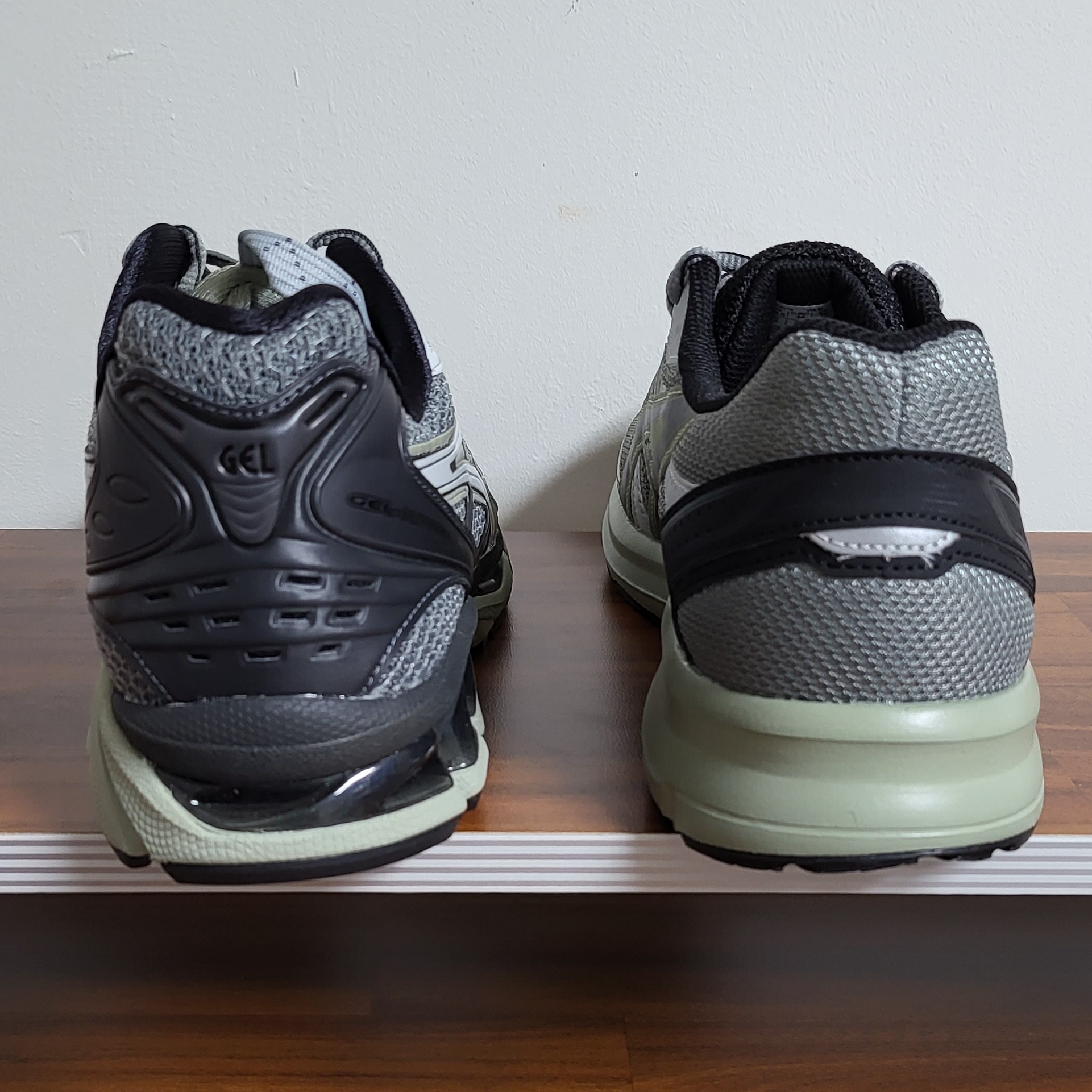 Asics UB1-S Gel-Kayano 14 Piedmont Grey, Asics Jog 100 S Sheet Rock - 2E Wide 착용 스타일 - 4