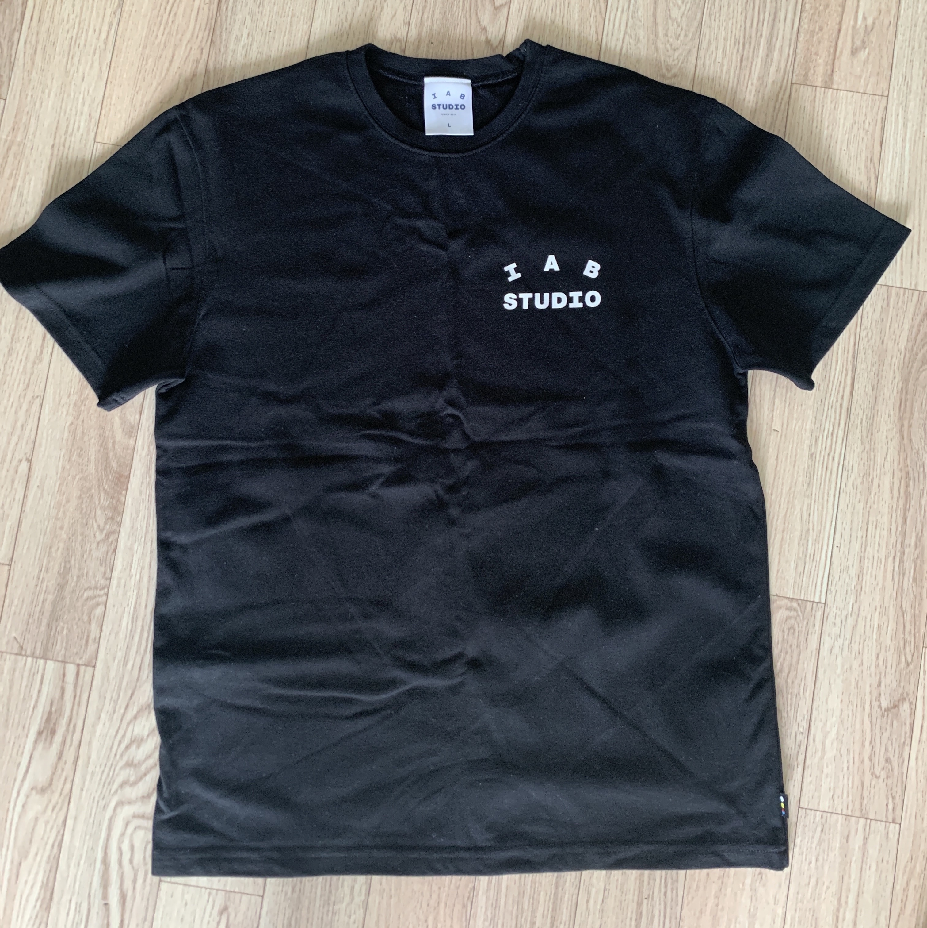 IAB Studio T-Shirt Black 착용 스타일