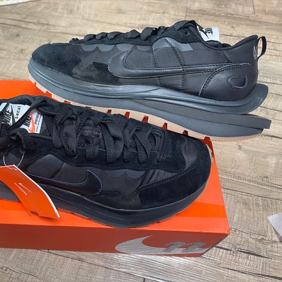 Nike x Sacai VaporWaffle Black and Gum 착용 스타일 - 1