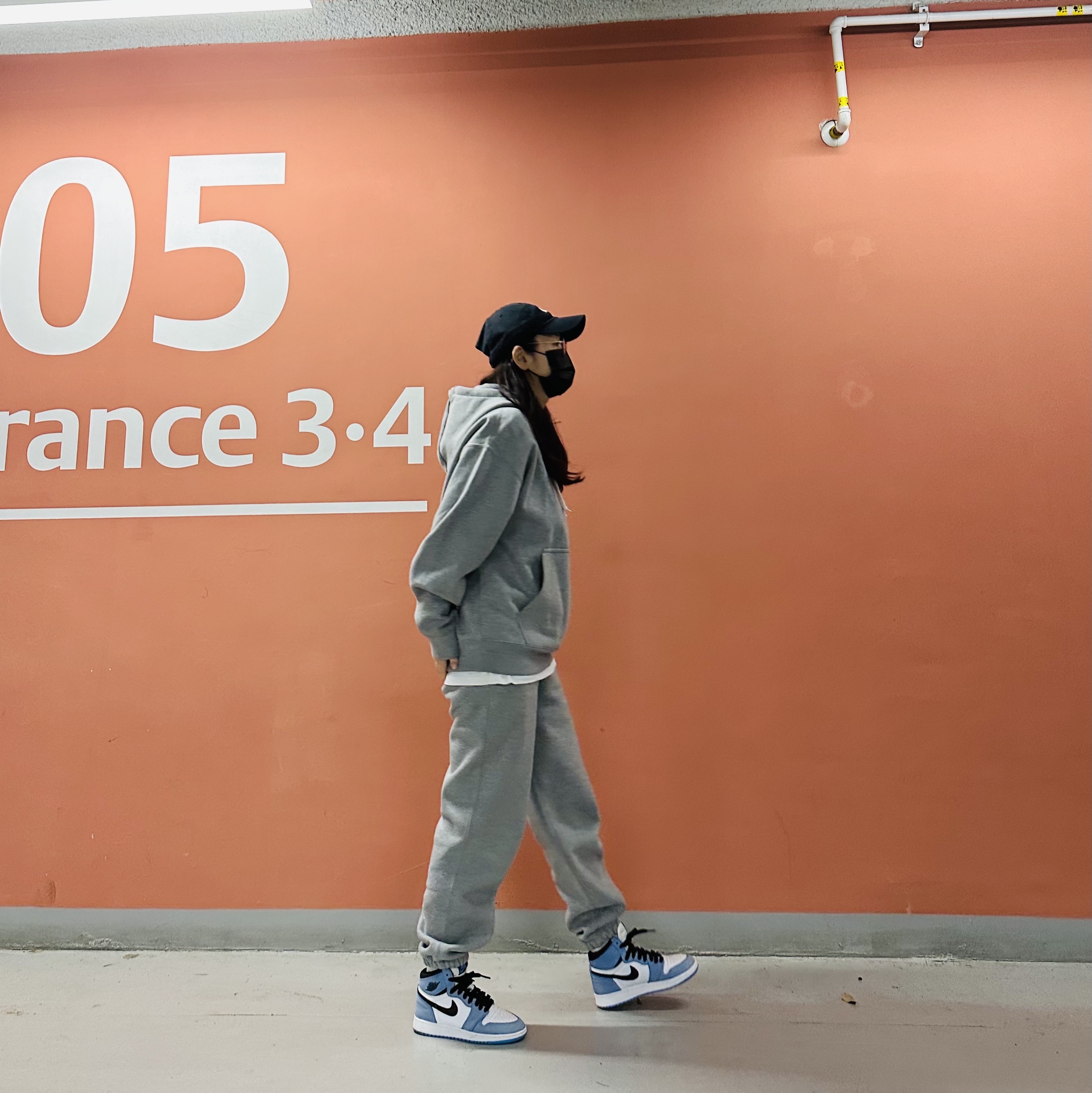 Nike Heritage 86 Futura Washed Cap Black White, (W) Nike NRG Solo Swoosh Fleece Pants Dark Grey Heather - Asia 착용 스타일 - 1