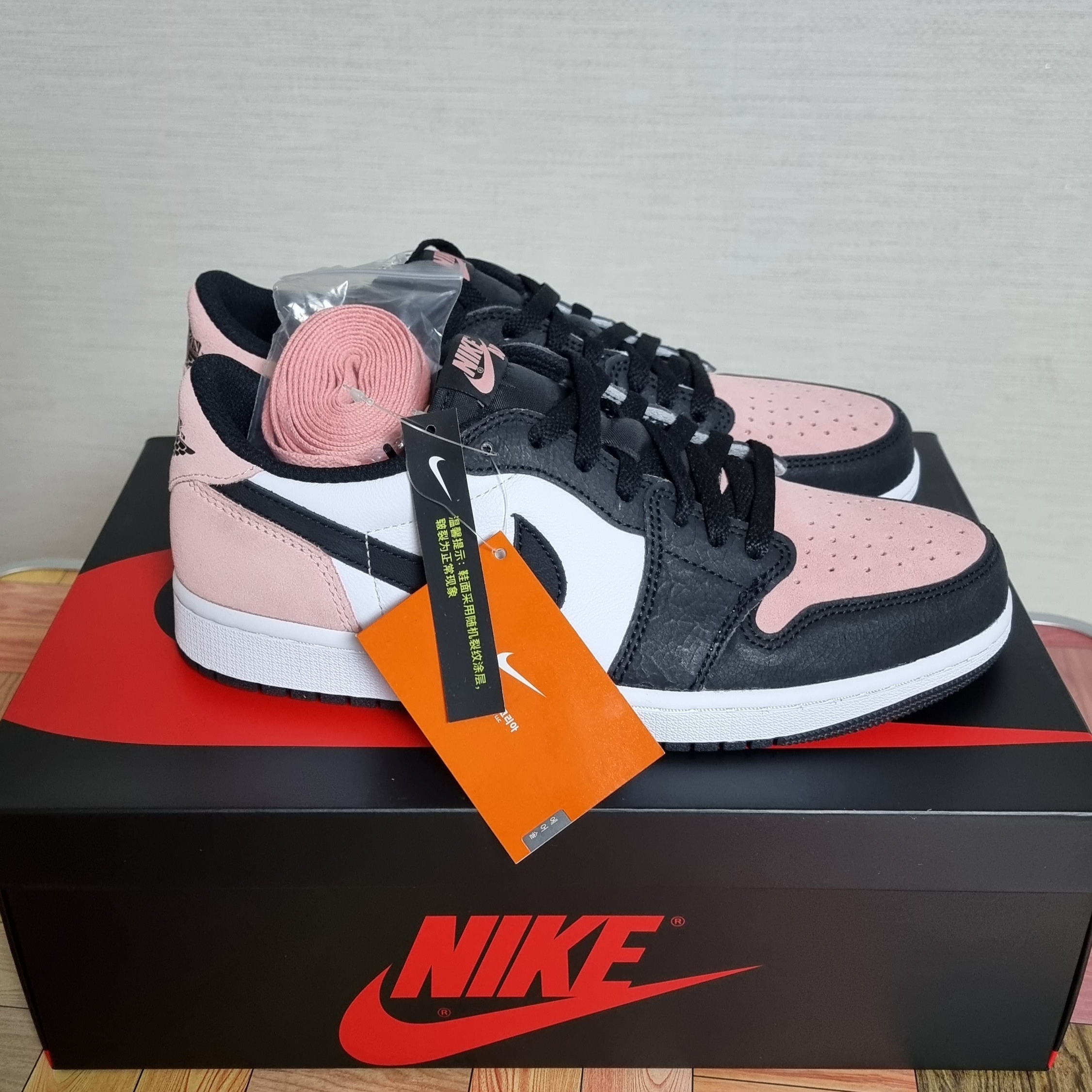 Jordan 1 Retro Low OG Bleached Coral 착용 스타일 - 3