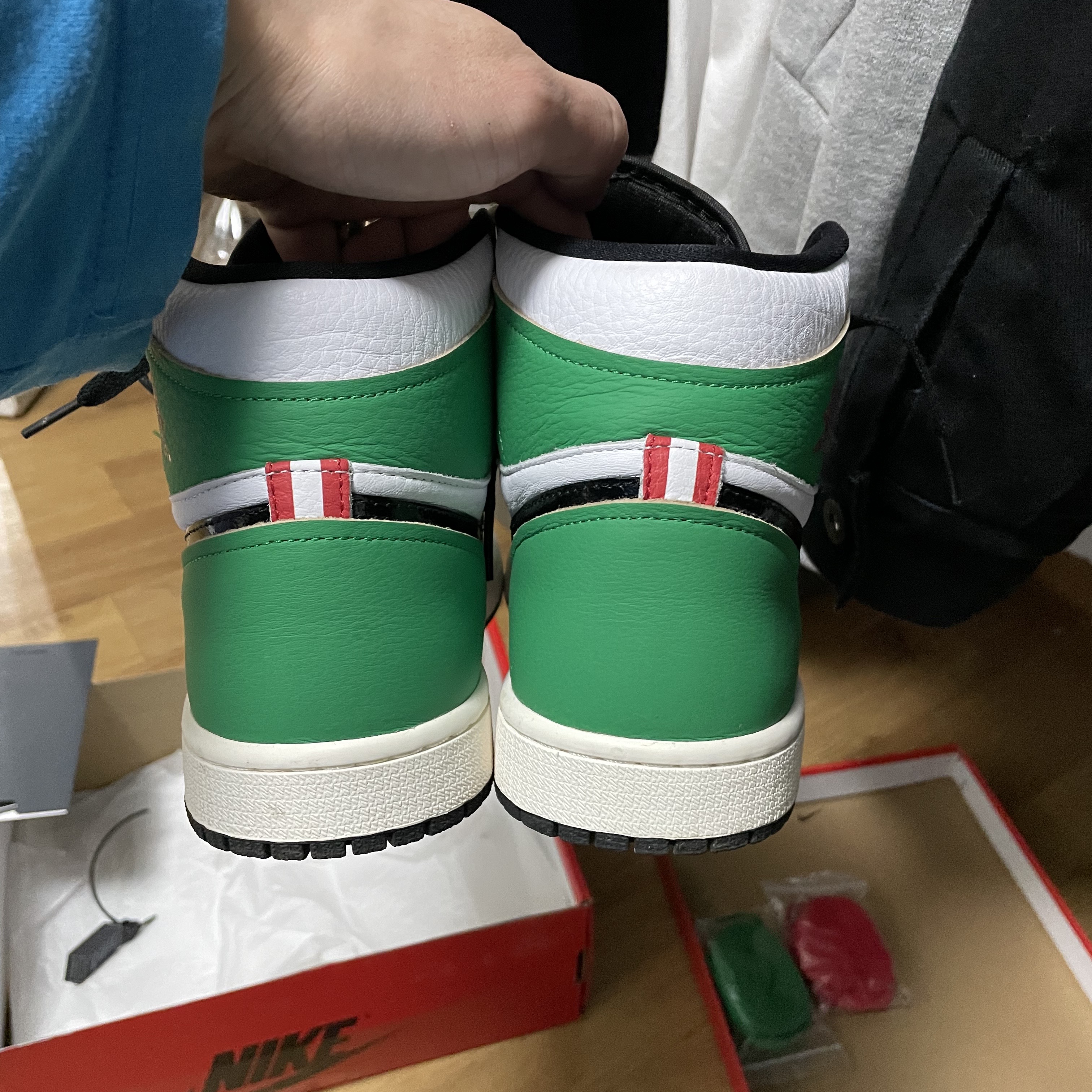 (W) Jordan 1 Retro High OG Lucky Green 착용 스타일 - 4