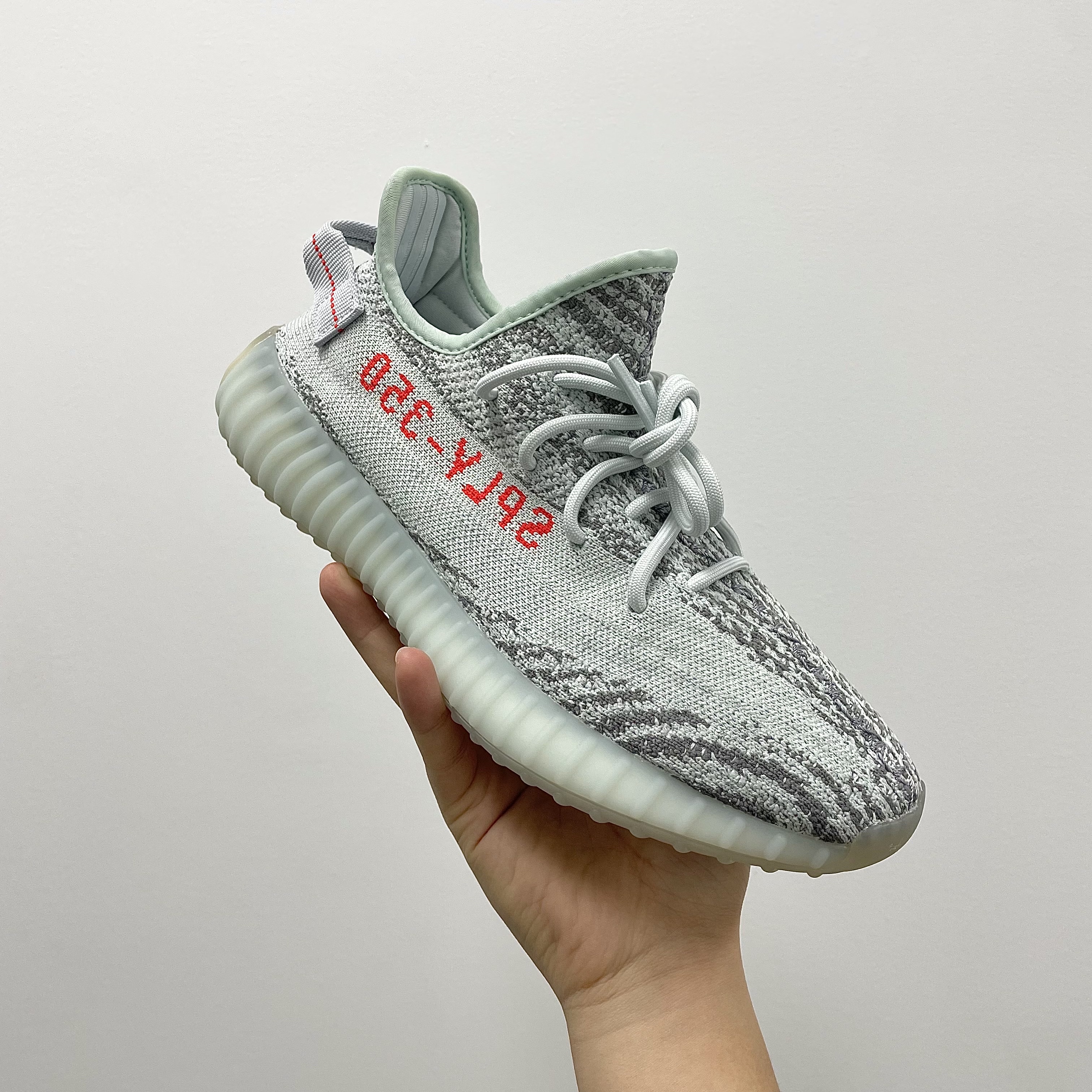 Adidas Yeezy Boost 350 V2 Blue Tint 2017 착용 스타일 - 2