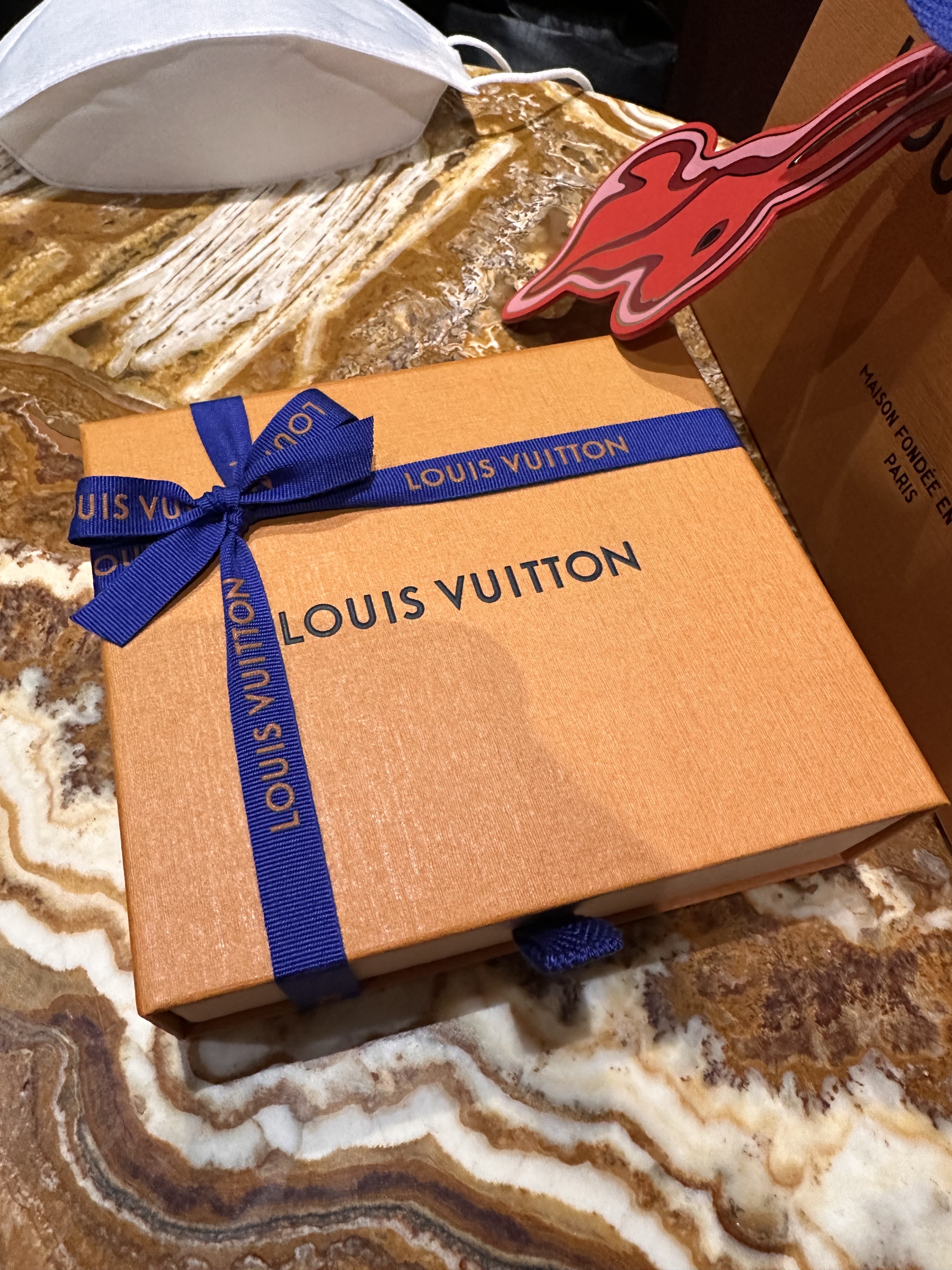 Louis Vuitton Envelope Business Card Holder Monogram 착용 스타일 - 4