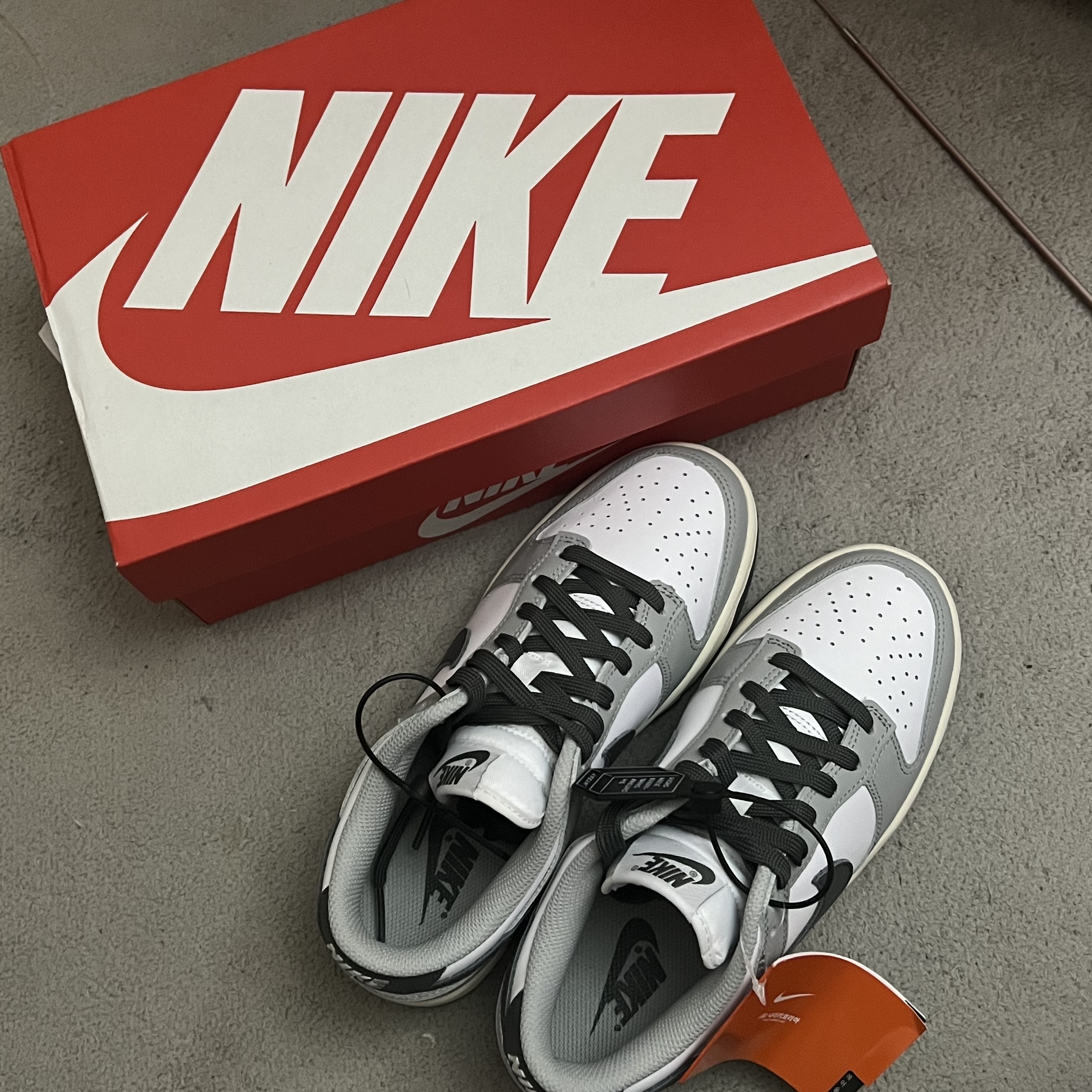 (W) Nike Dunk Low Light Smoke Grey 착용 스타일 - 2