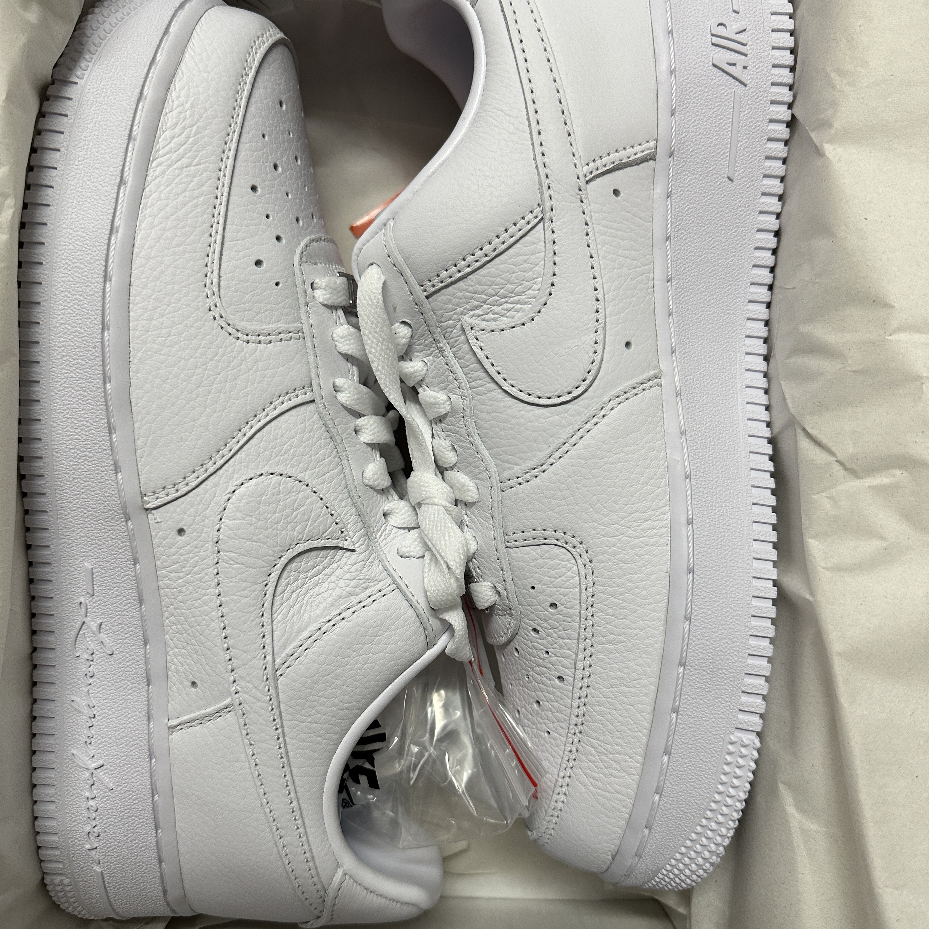 Nike x Drake Nocta Air Force 1 Low SP Certified Lover Boy White 착용 스타일 - 2