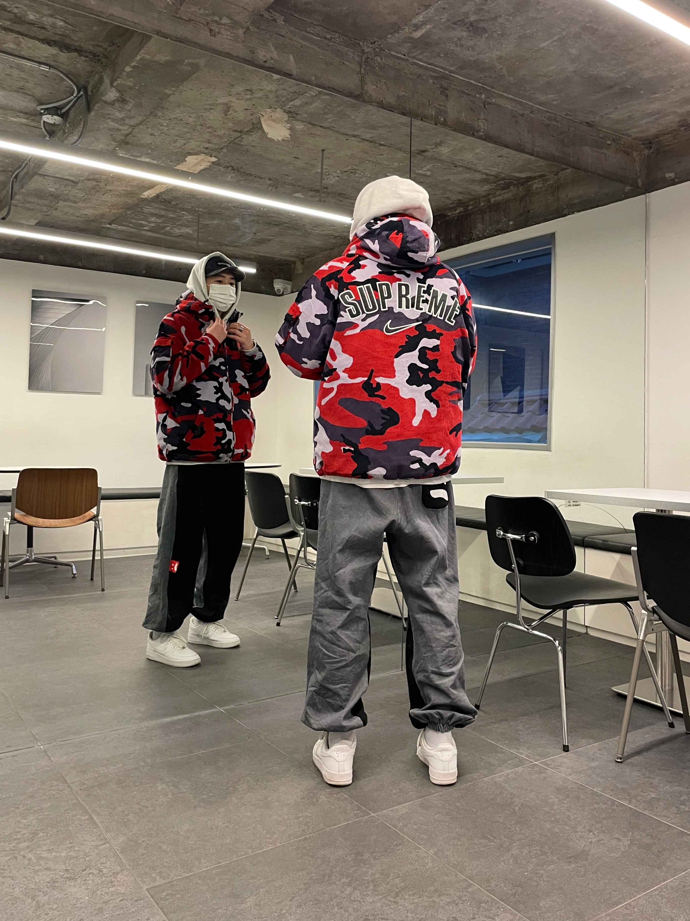 Supreme x Nike Arc Corduroy Hooded Jacket Red Camo - 22SS, Supreme Camo Grid Velvet Camp Cap Black Camo - 22FW 착용 스타일 - 2