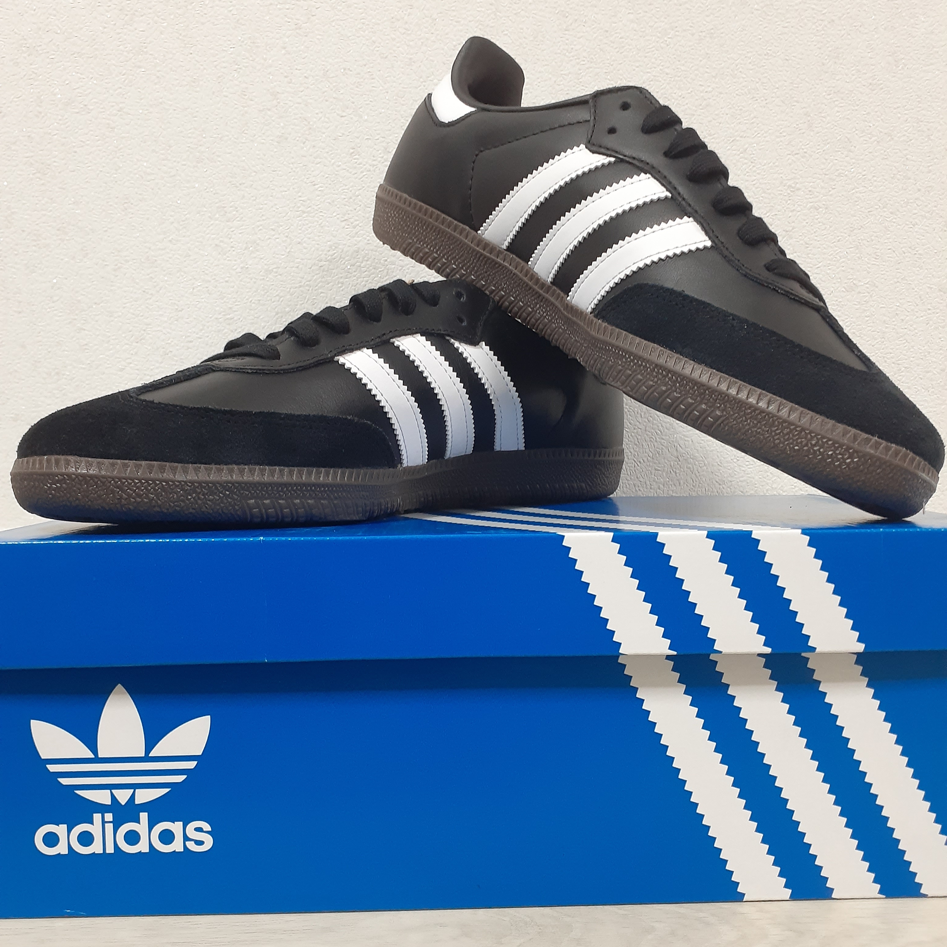 Adidas Samba OG Black White Gum 착용 스타일 - 1