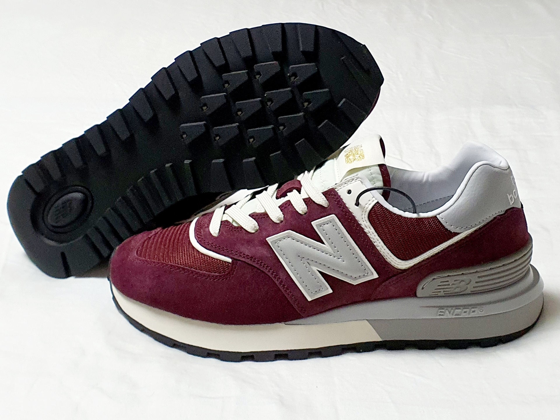New Balance 574 Legacy Burgundy 착용 스타일 - 2