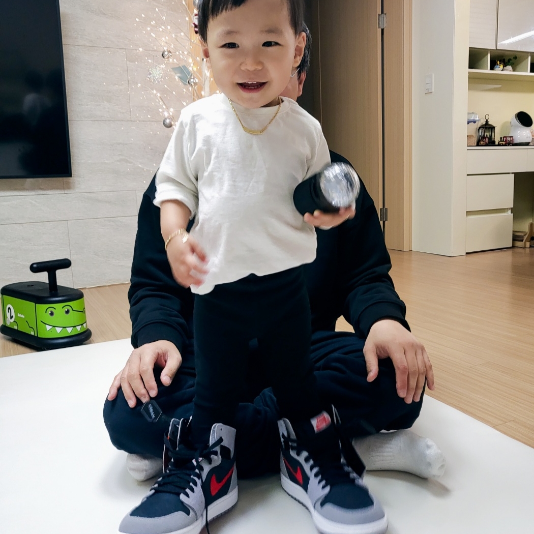 Jordan 1 Zoom Air CMFT 2 Black Fire Red 착용 스타일 - 1