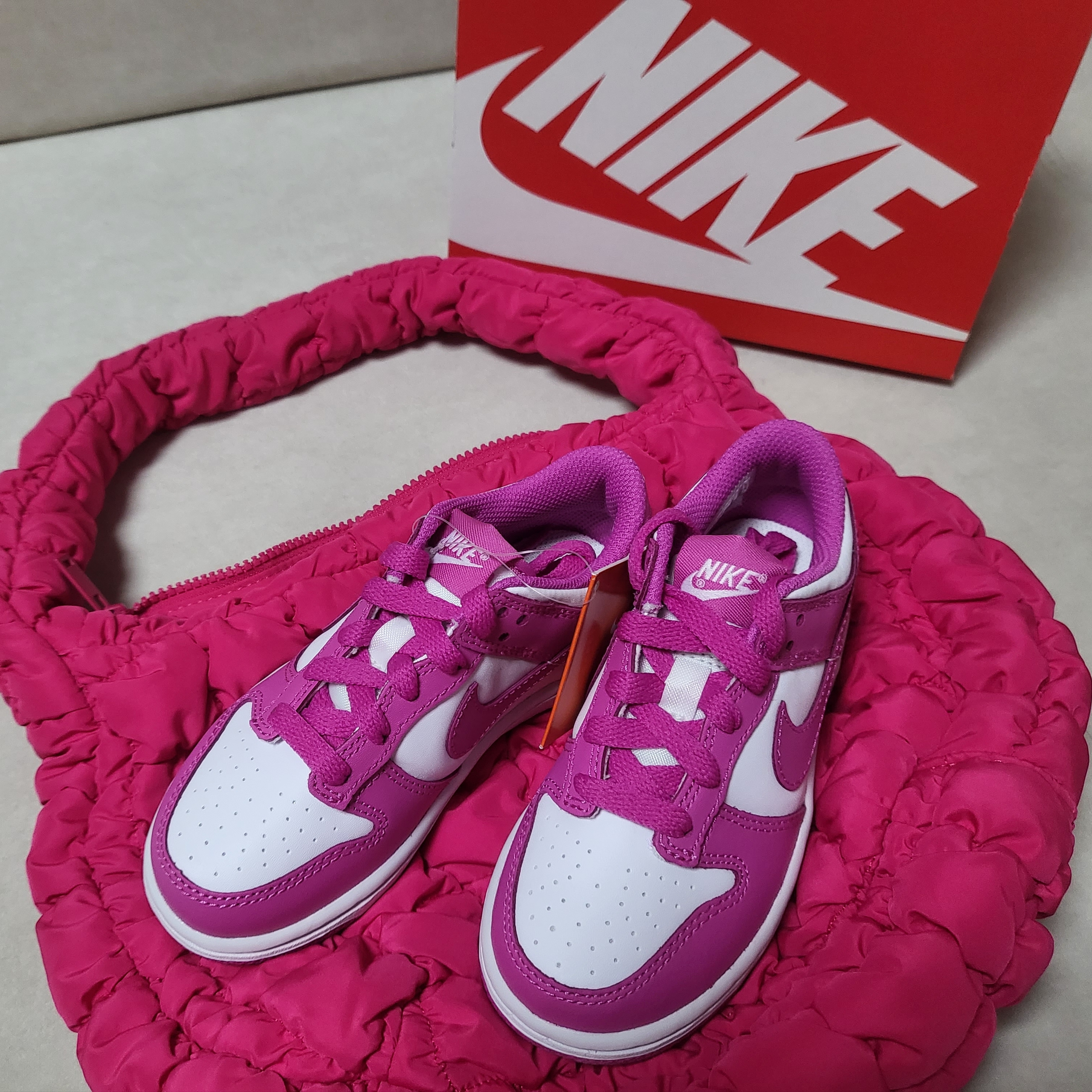 COS Quilted Mini Bag Pink, (PS) Nike Dunk Low White Active Fuchsia 착용 스타일