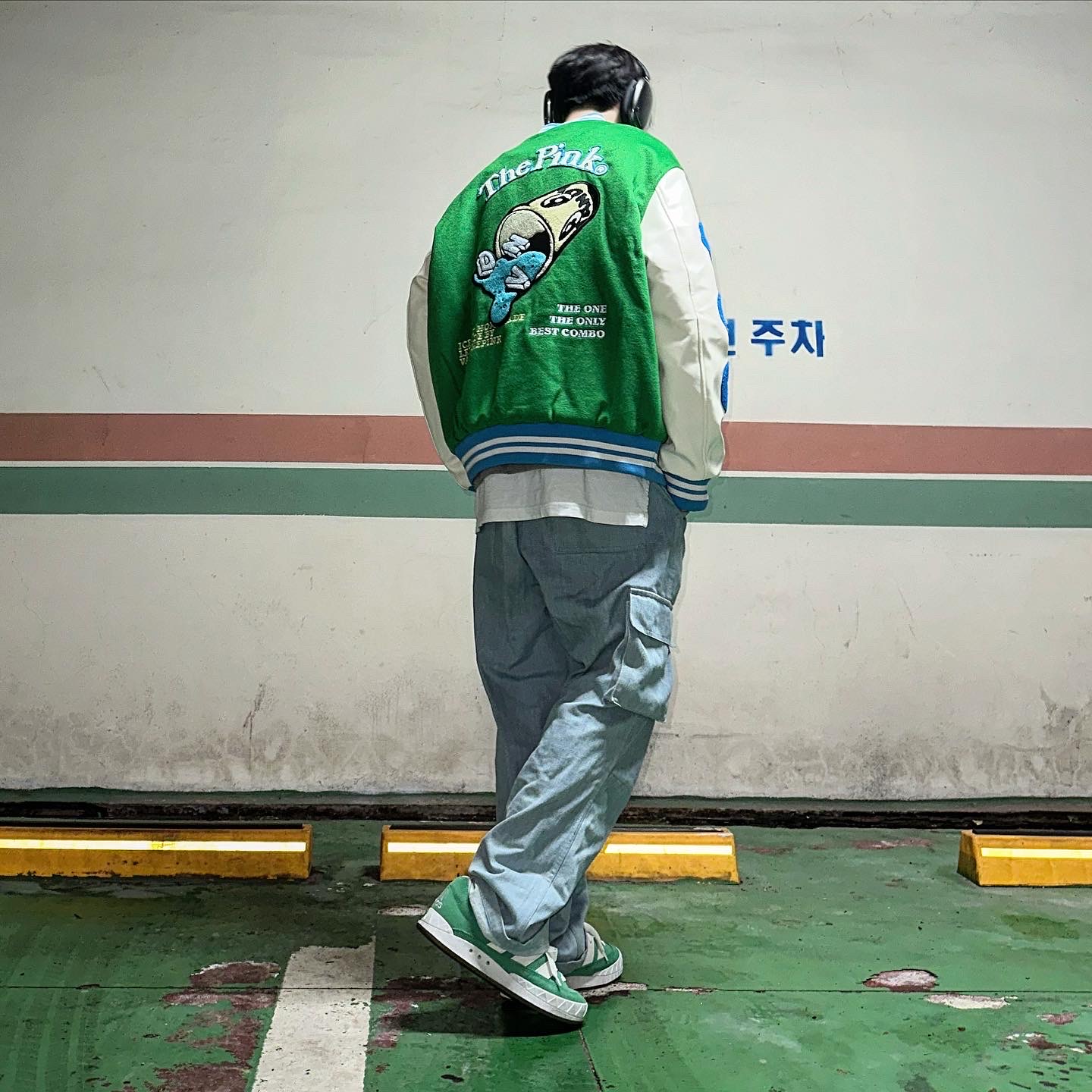 Vandy The Pink Lemonade Varsity Jacket, Adidas Adimatic Green 착용 스타일 - 1