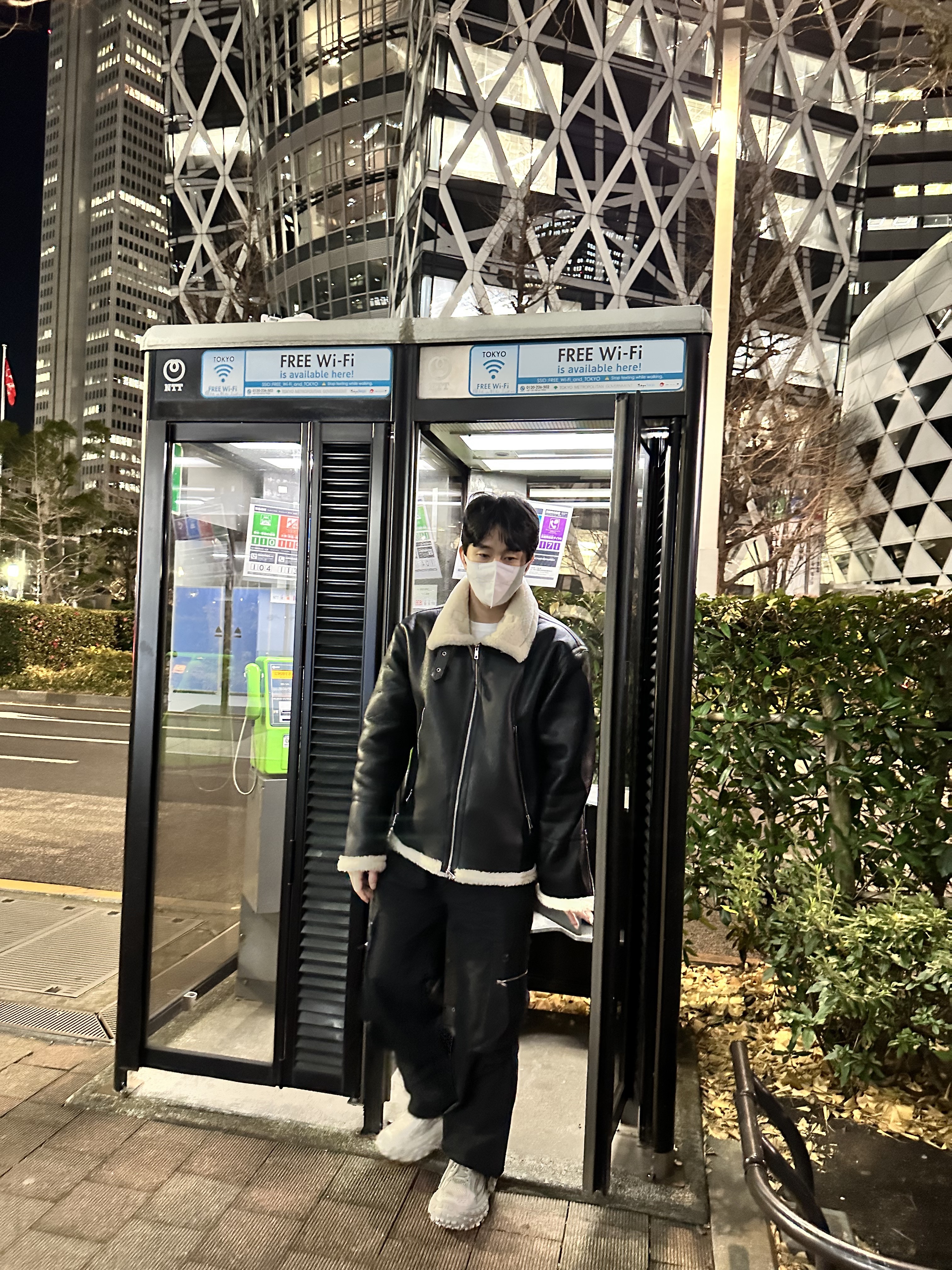 Balenciaga Defender Sneakers Beige 착용 스타일 - 4