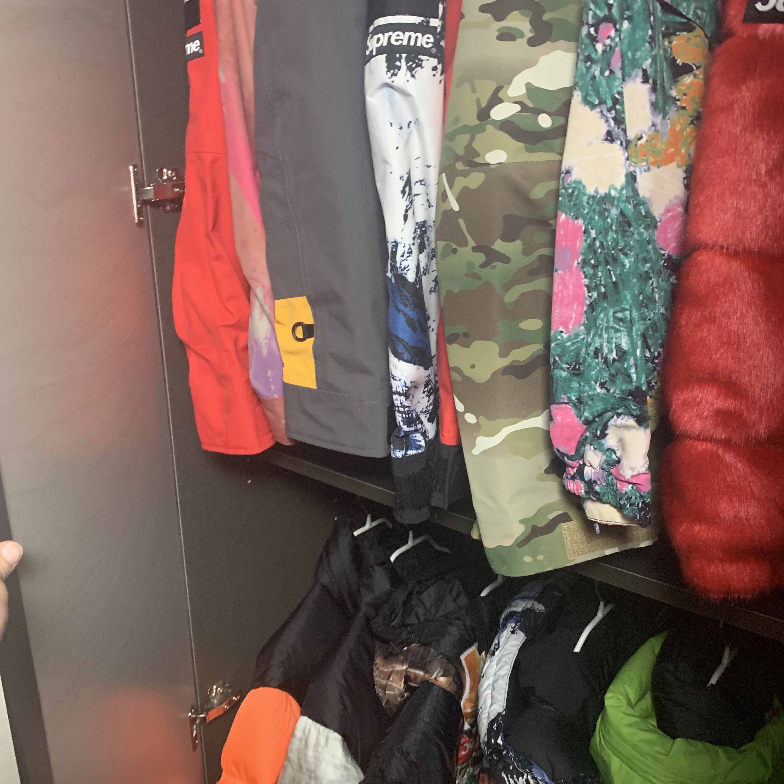Supreme x The North Face Trekking Convertible Jacket Flowers - 22SS, Supreme x The North Face Paper Print Nuptse Jacket - 19FW 착용 스타일