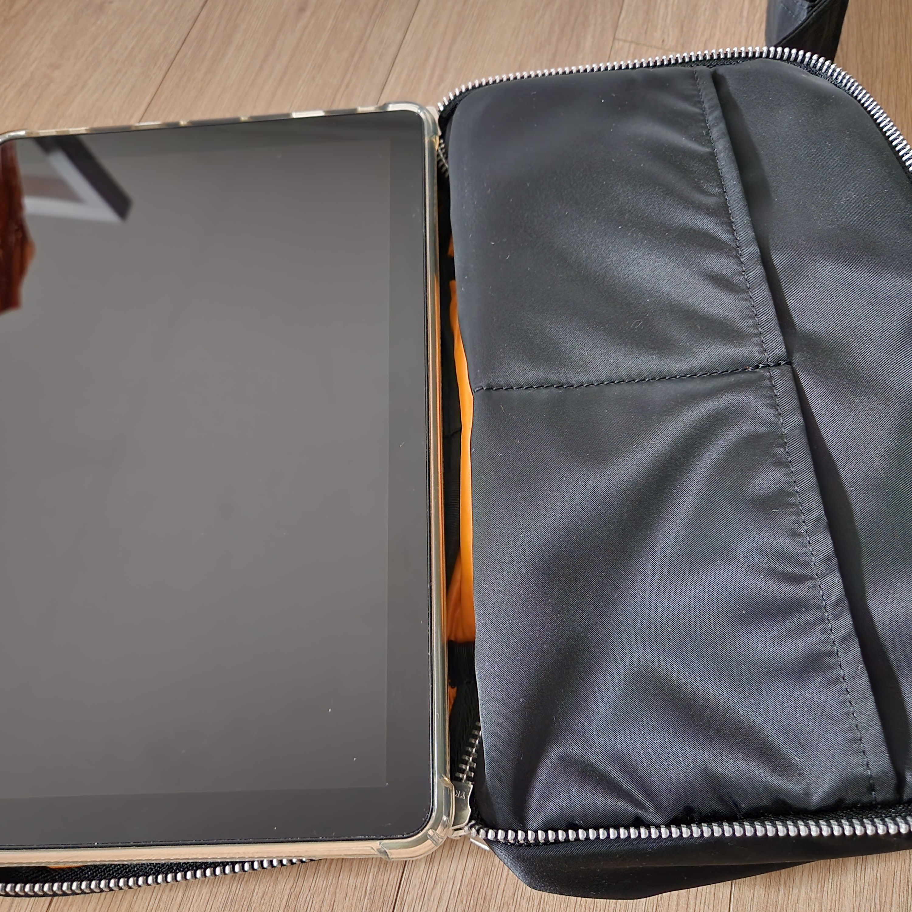 Porter Tanker Shoulder Bag S Black 착용 스타일 - 5