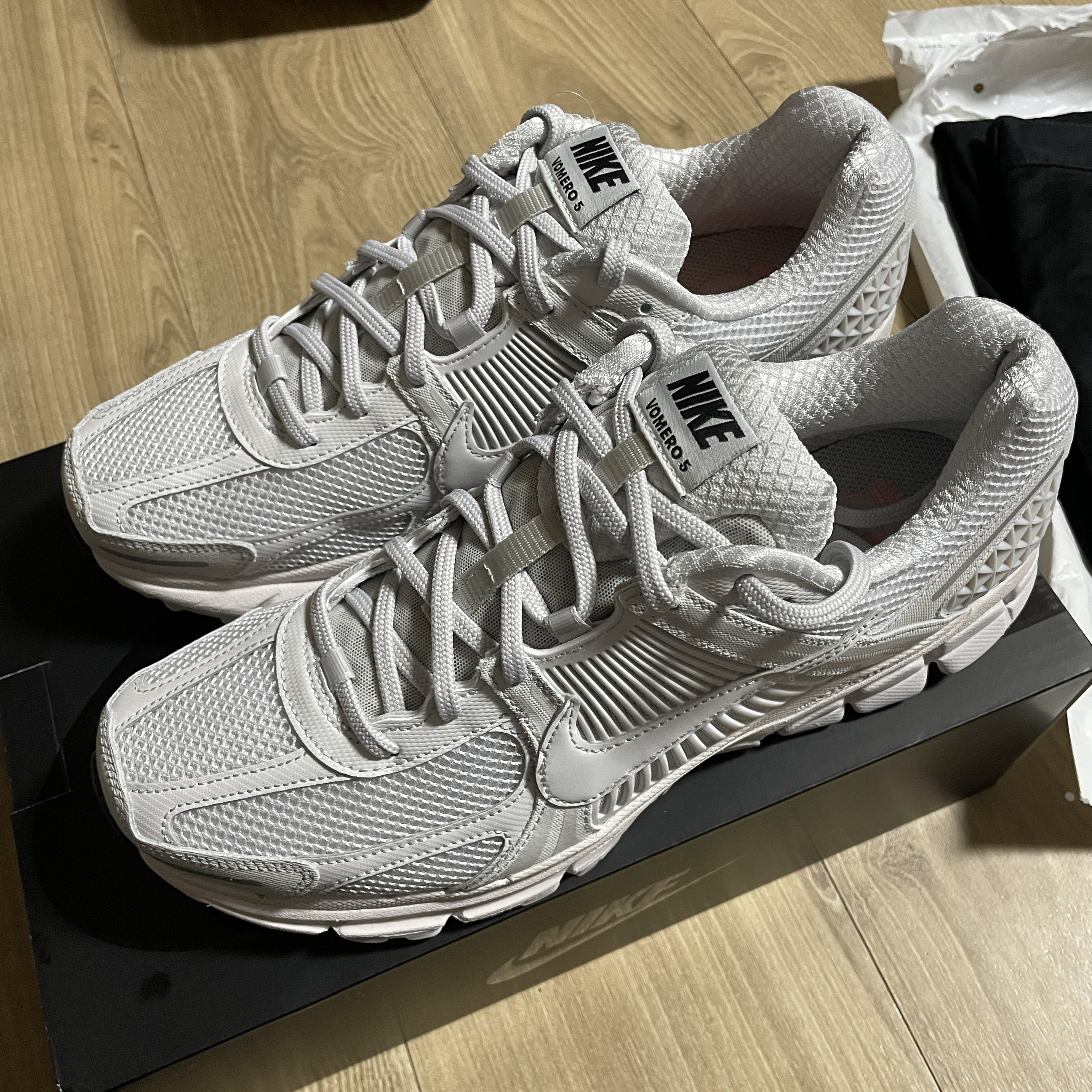 Nike Zoom Vomero 5 SP Vast Grey 2023 착용 스타일 - 1