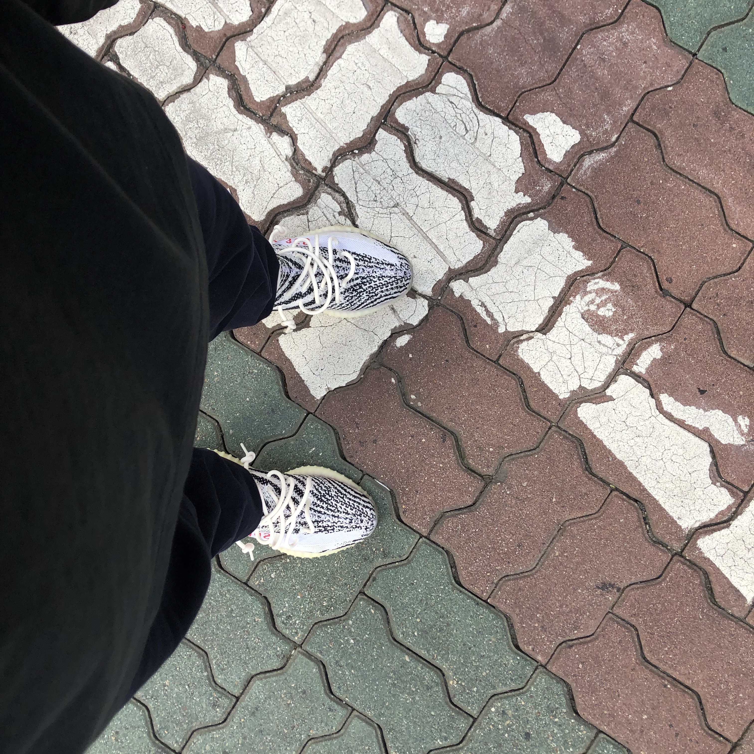 Adidas Yeezy Boost 350 V2 Zebra 2017/2019/2020 착용 스타일
