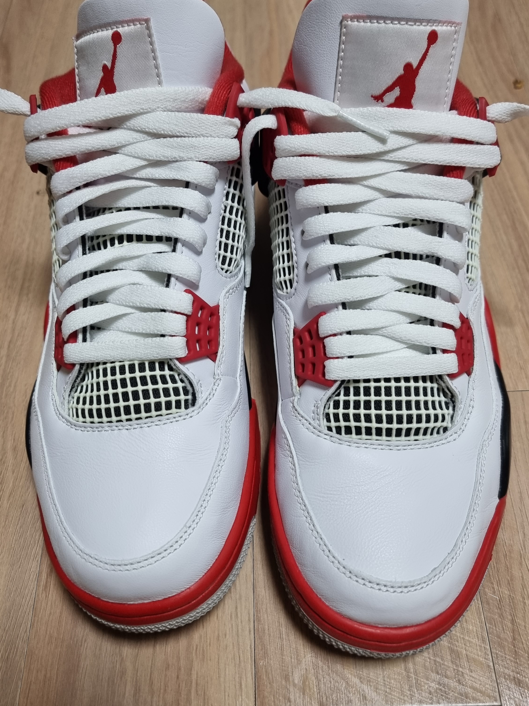 Jordan 4 Retro OG Fire Red 2020 착용 스타일 - 1