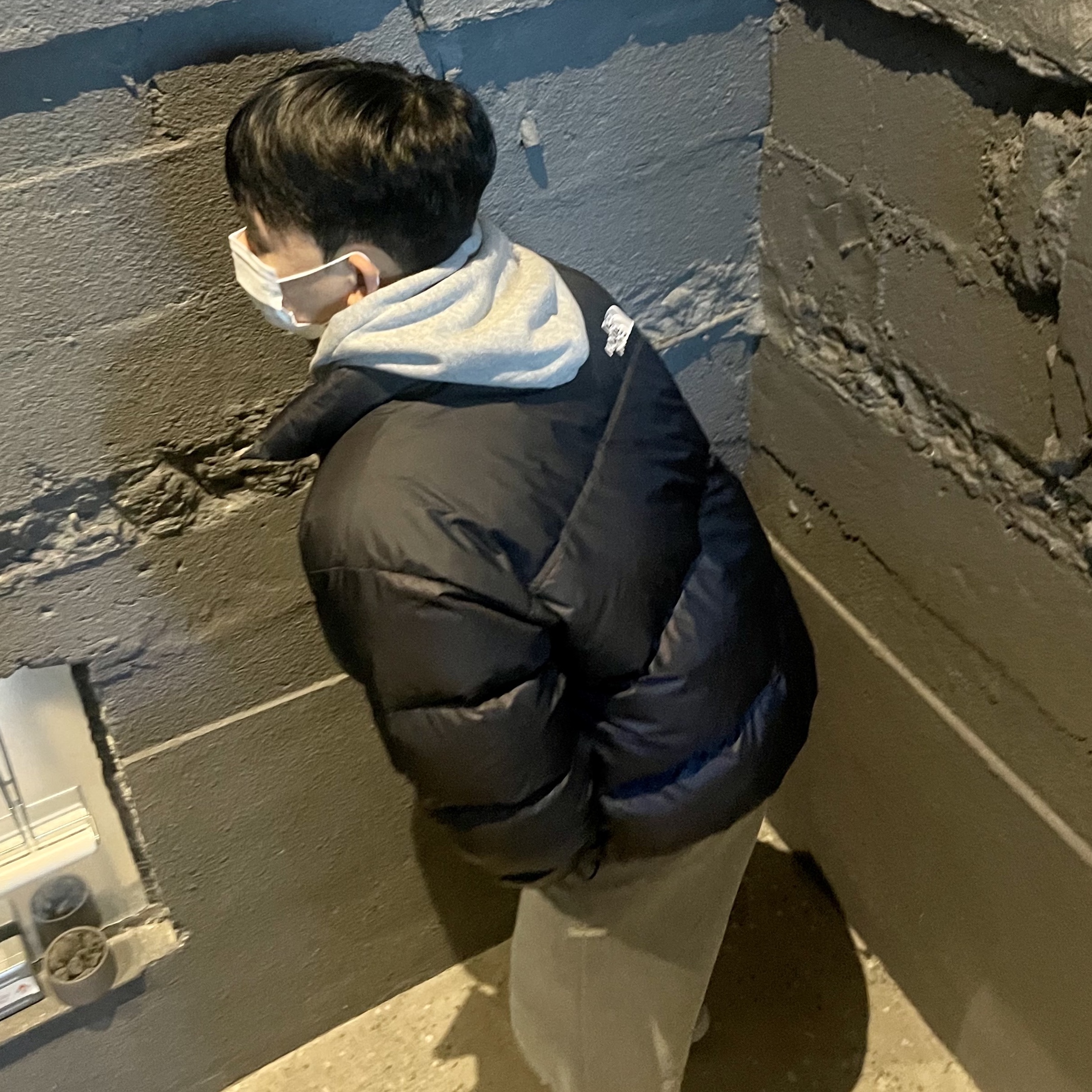 The North Face 1996 Eco Nuptse Jacket Black, Jordan 1 Mid Light Smoke Grey Anthracite 착용 스타일 - 5