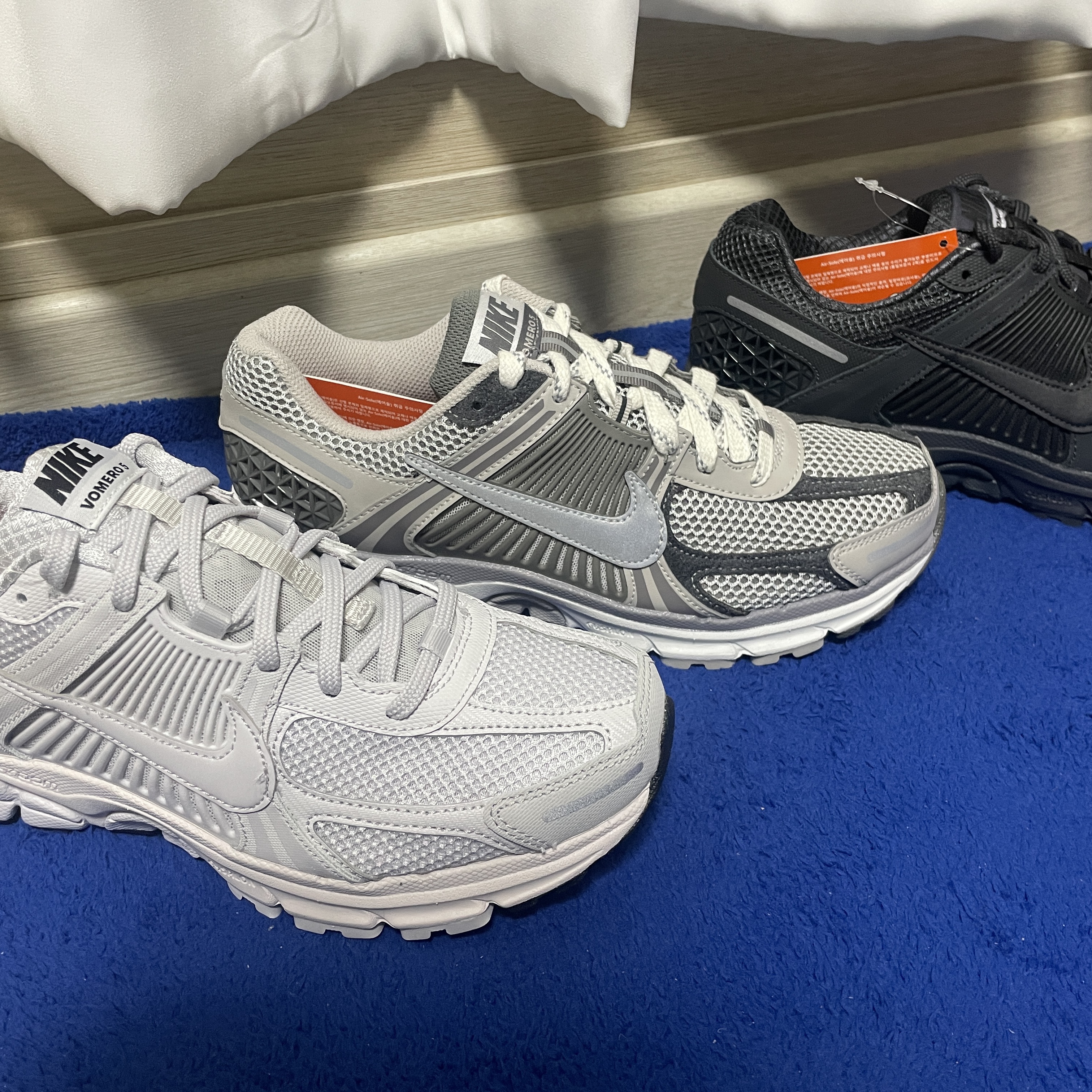 Nike Zoom Vomero 5 SP Vast Grey 2023, Nike Zoom Vomero 5 PRM Light Iron Ore and Flat Fewter 착용 스타일 - 1