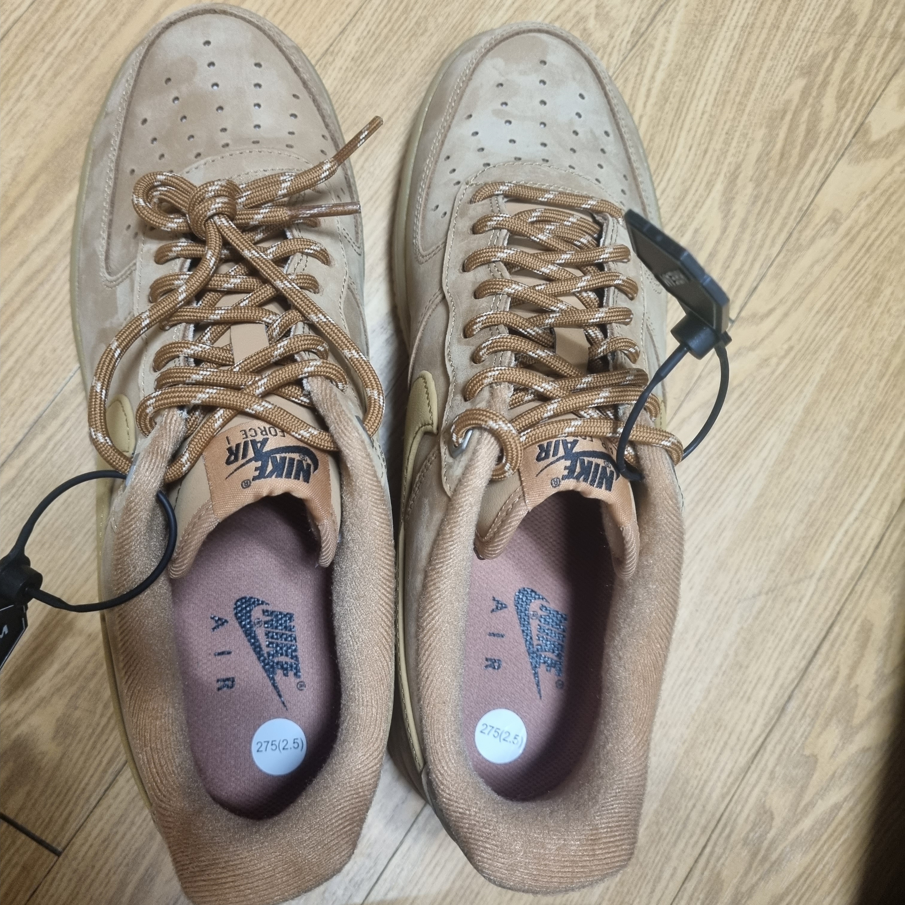 Nike Air Force 1 '07 WB Flax 착용 스타일