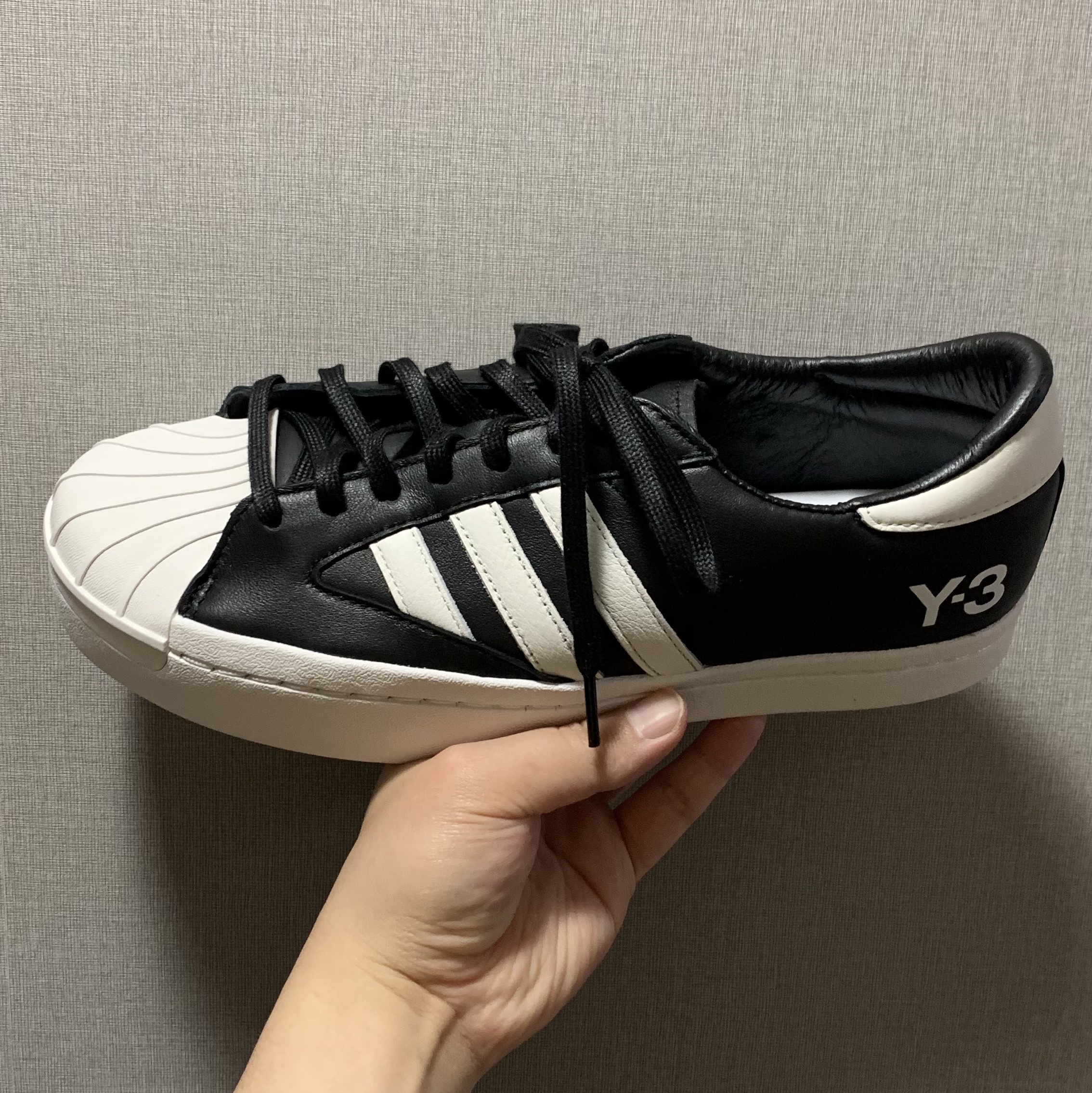 Y-3 Yohji Star Black White 착용 스타일