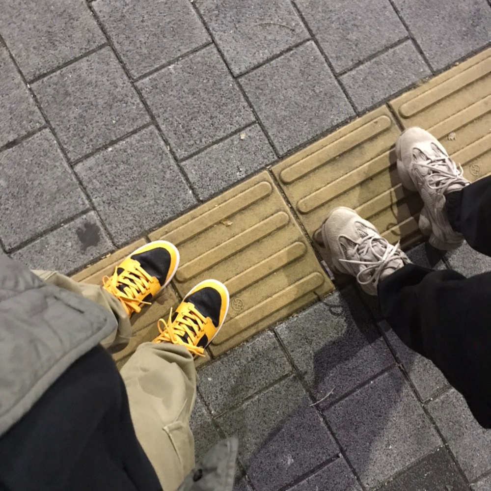 Adidas Yeezy 500 Taupe Light, Nike Dunk Low Retro Championship Goldenrod 착용 스타일