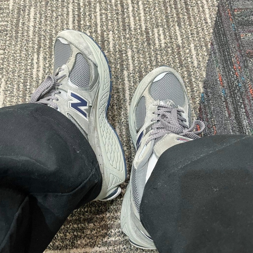 New Balance 2002R Gray 착용 스타일