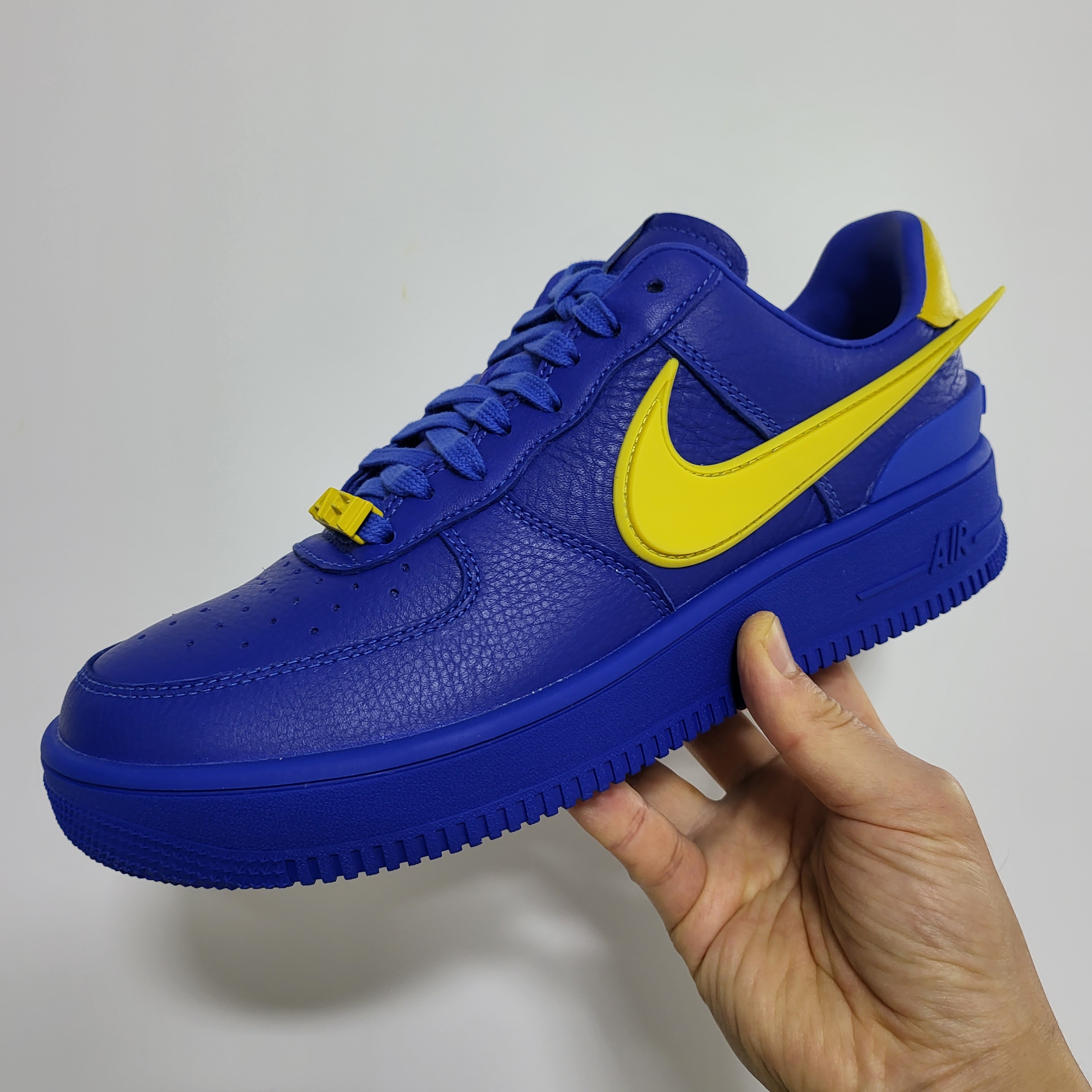 Nike x Ambush Air Force 1 Low SP Game Royal and Vivid Sulfur 착용 스타일