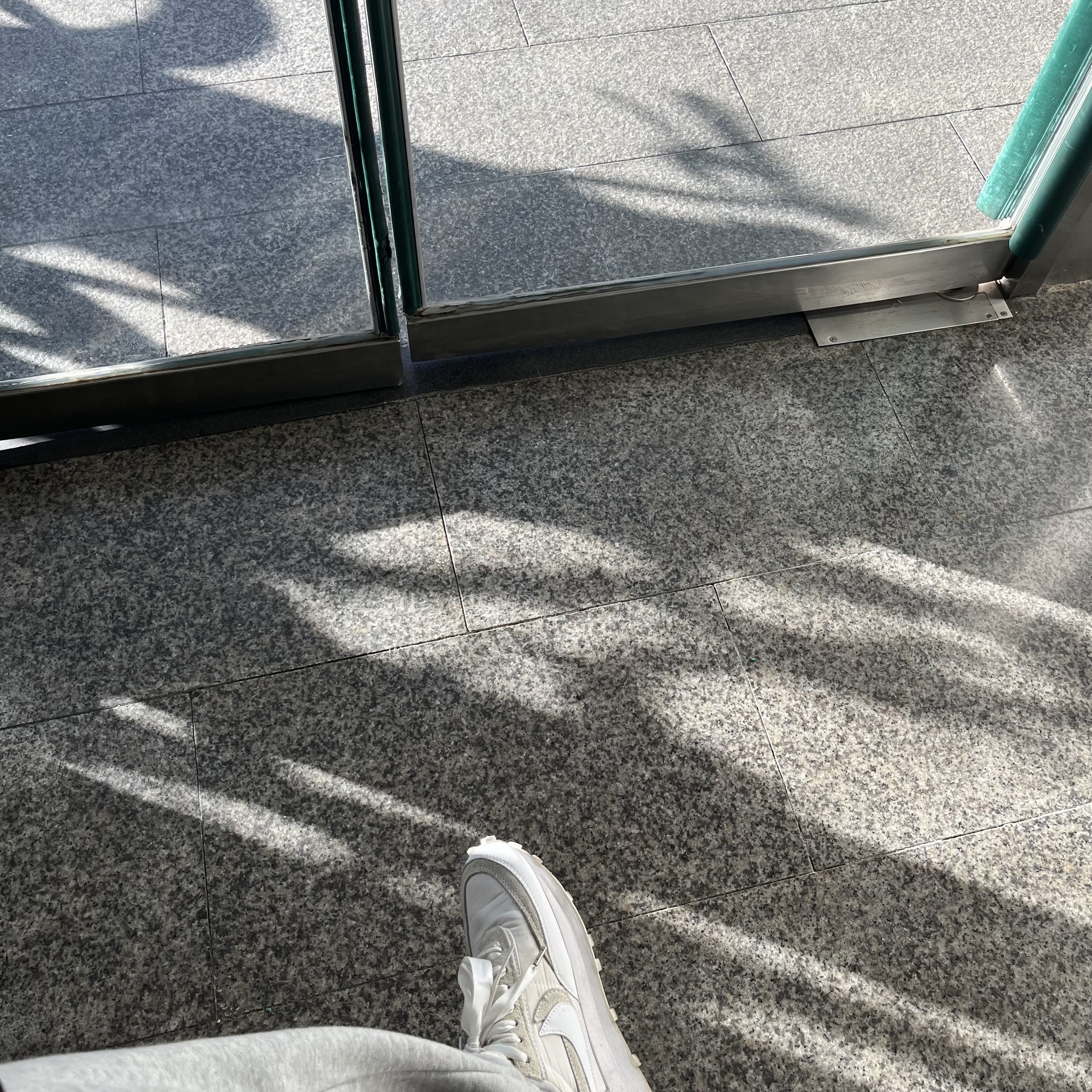 Nike x Sacai LDWaffle White Nylon 착용 스타일