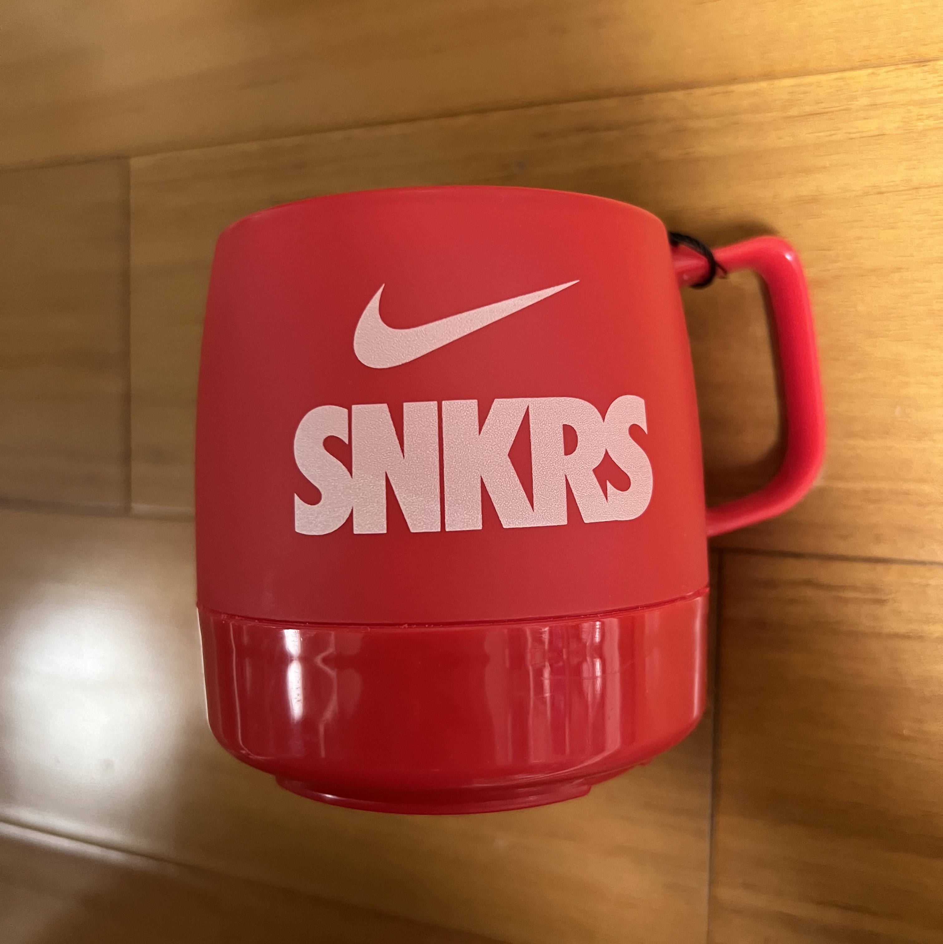 Helinox x Nike SNKRS Lounge Souvenir Dinex Mug Red 착용 스타일