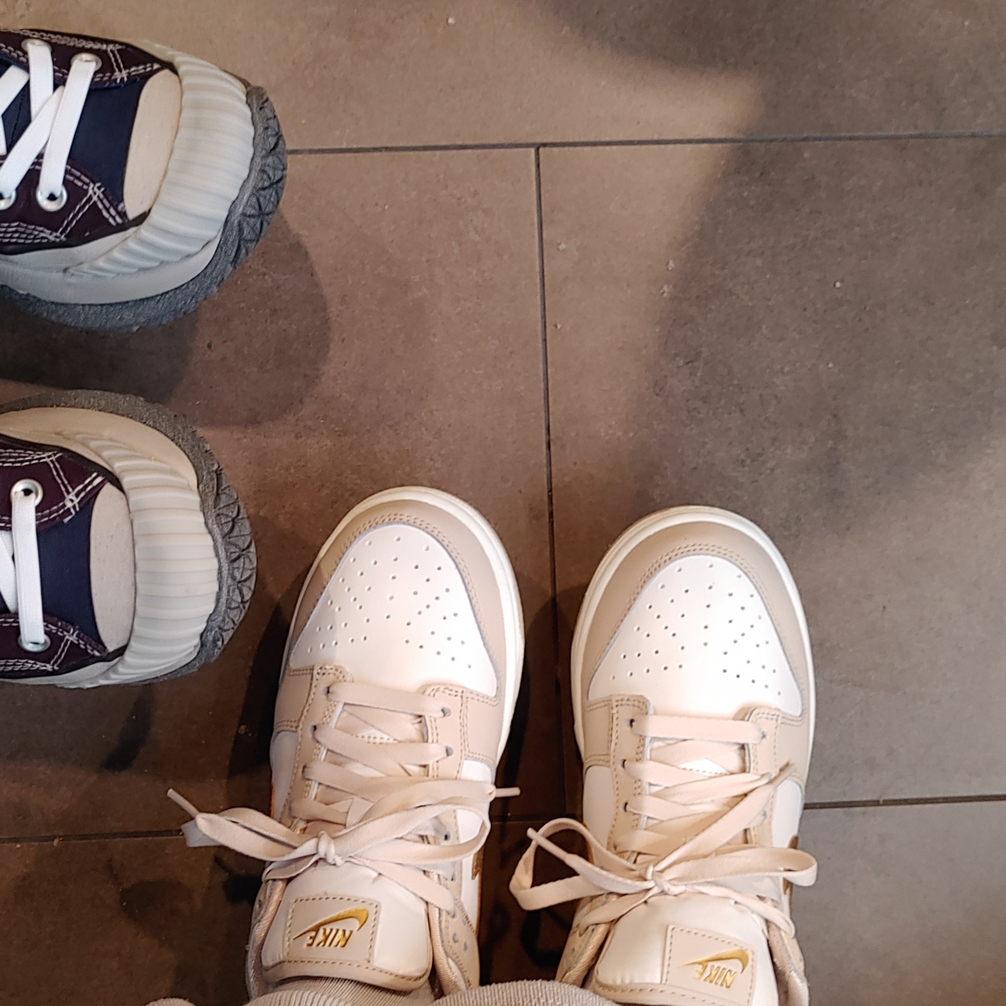 (W) Nike Dunk Low Sanddrift Metallic Gold 착용 스타일
