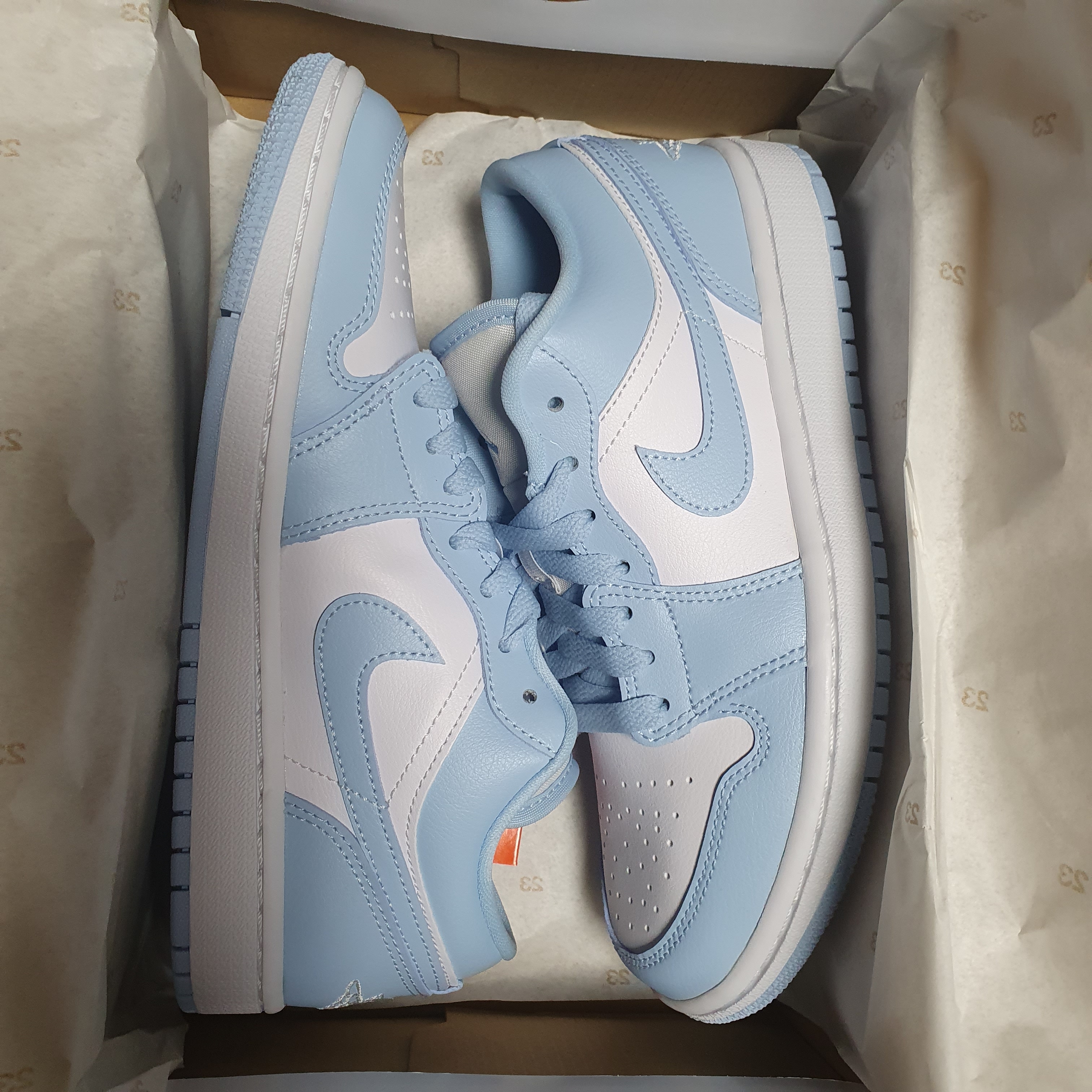 (W) Jordan 1 Low White Ice Blue 착용 스타일