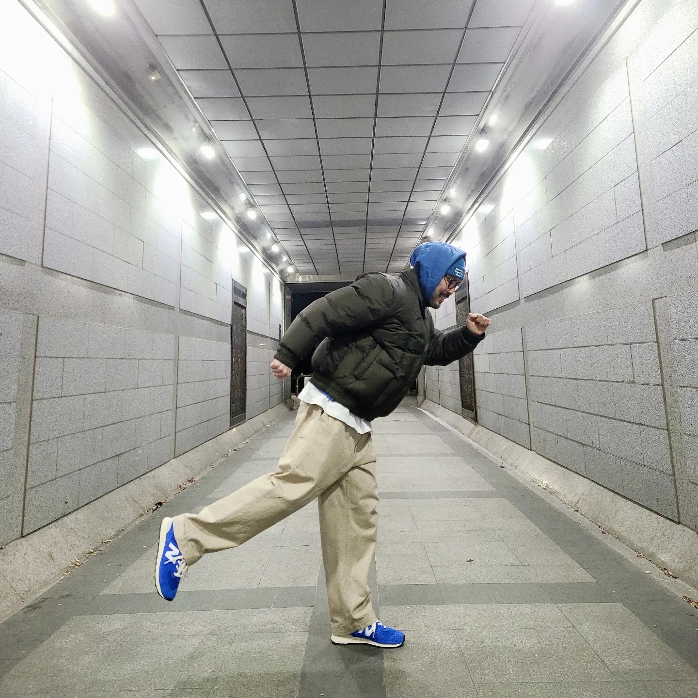 New Balance 574 Heritage Blue White 착용 스타일