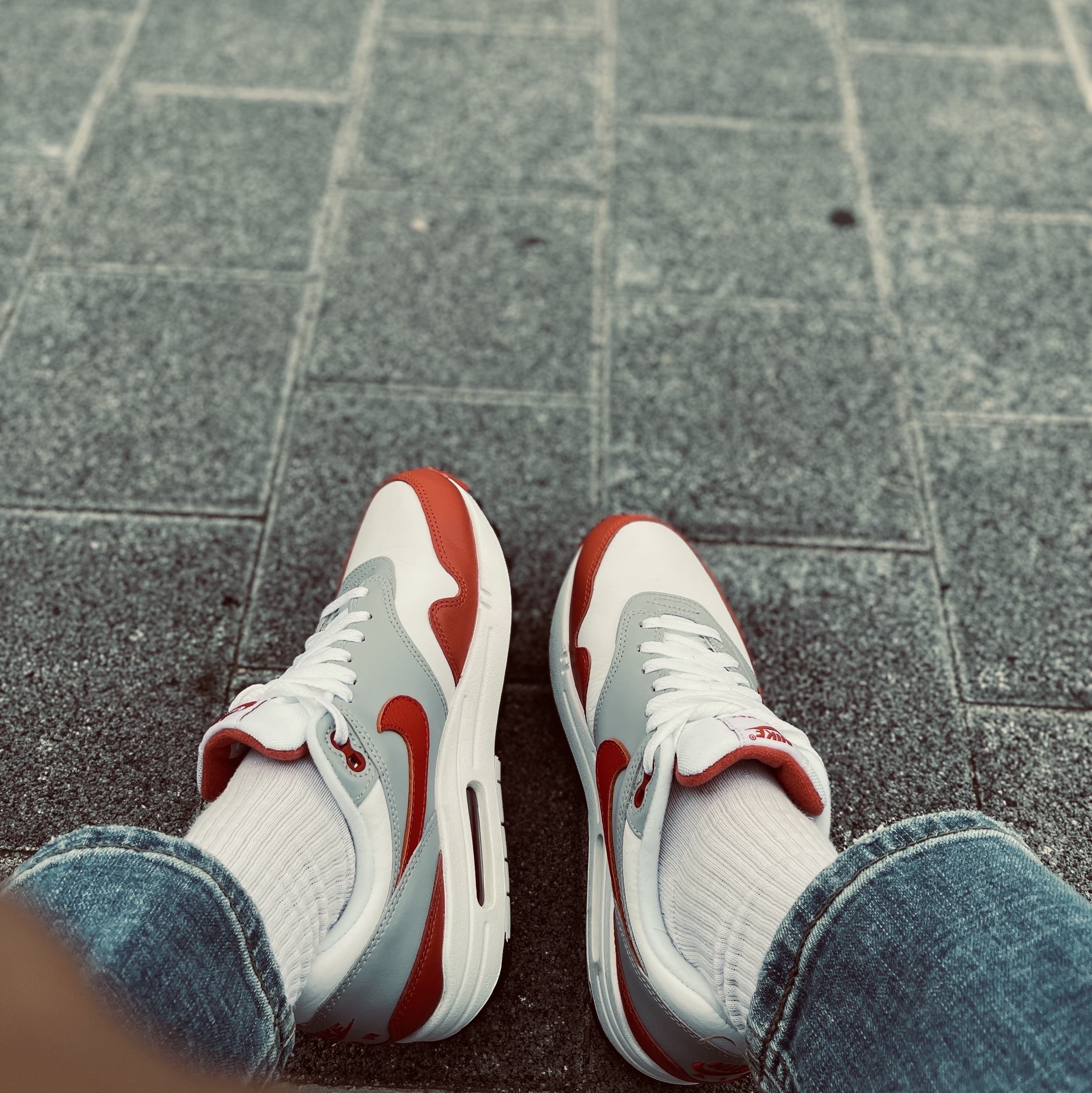 Nike Air Max 1 LV8 Martian Sunrise 착용 스타일
