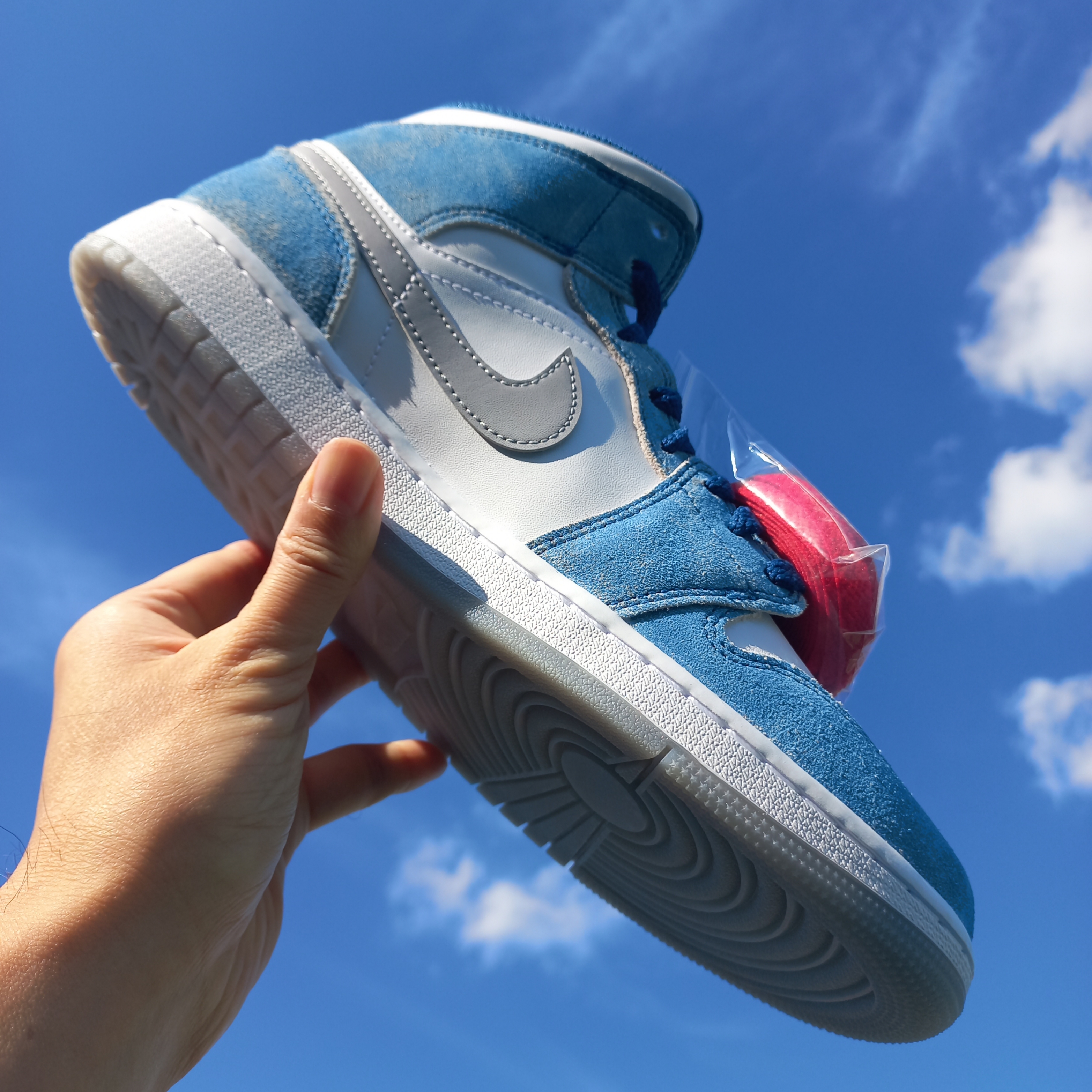 Jordan 1 Mid SE French Blue Fire Red 착용 스타일 - 3