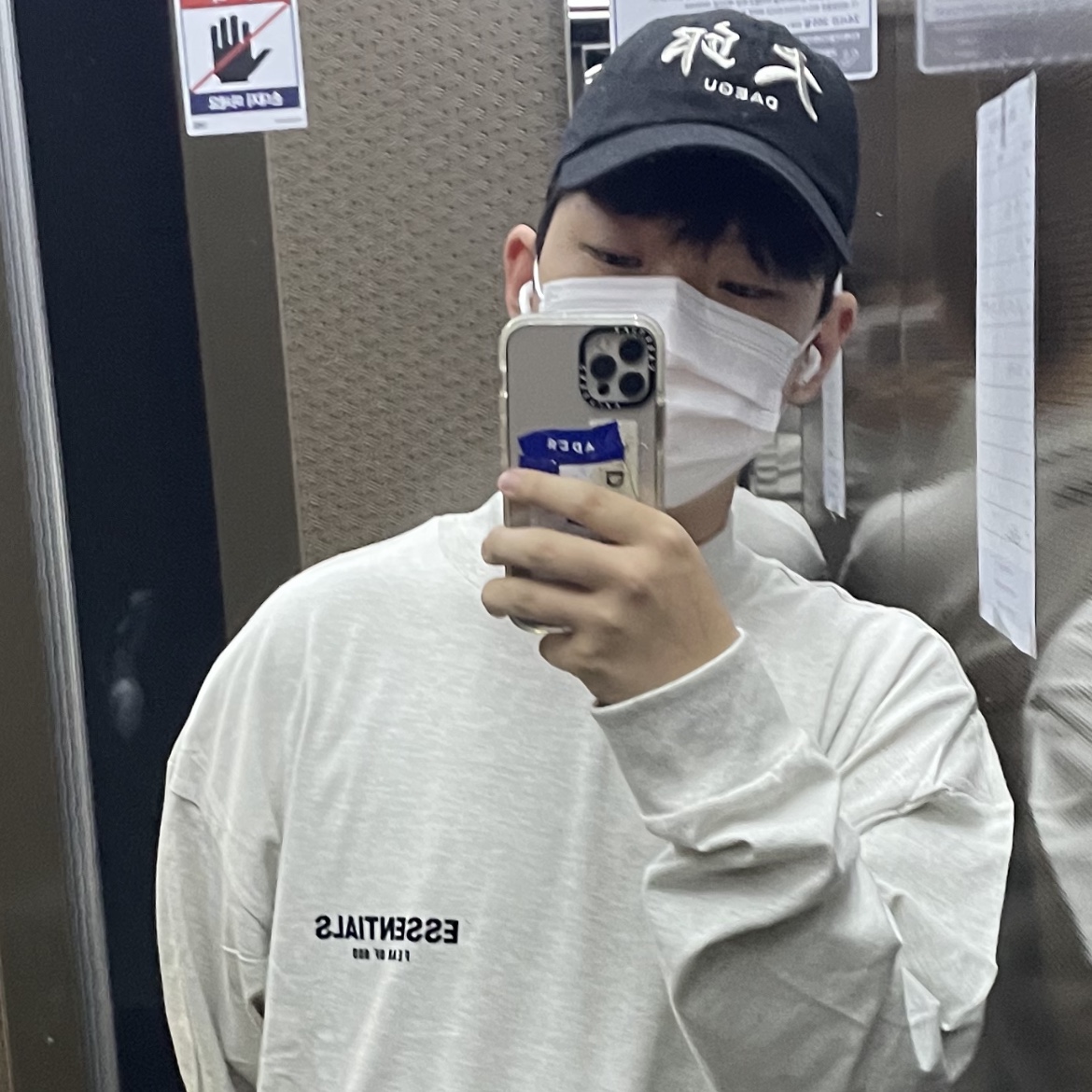 Darkr8m Studio x Eplc Daegu Silver Logo Cap, Essentials The Core Collection Long Sleeve T-Shirt Light Oatmeal 착용 스타일