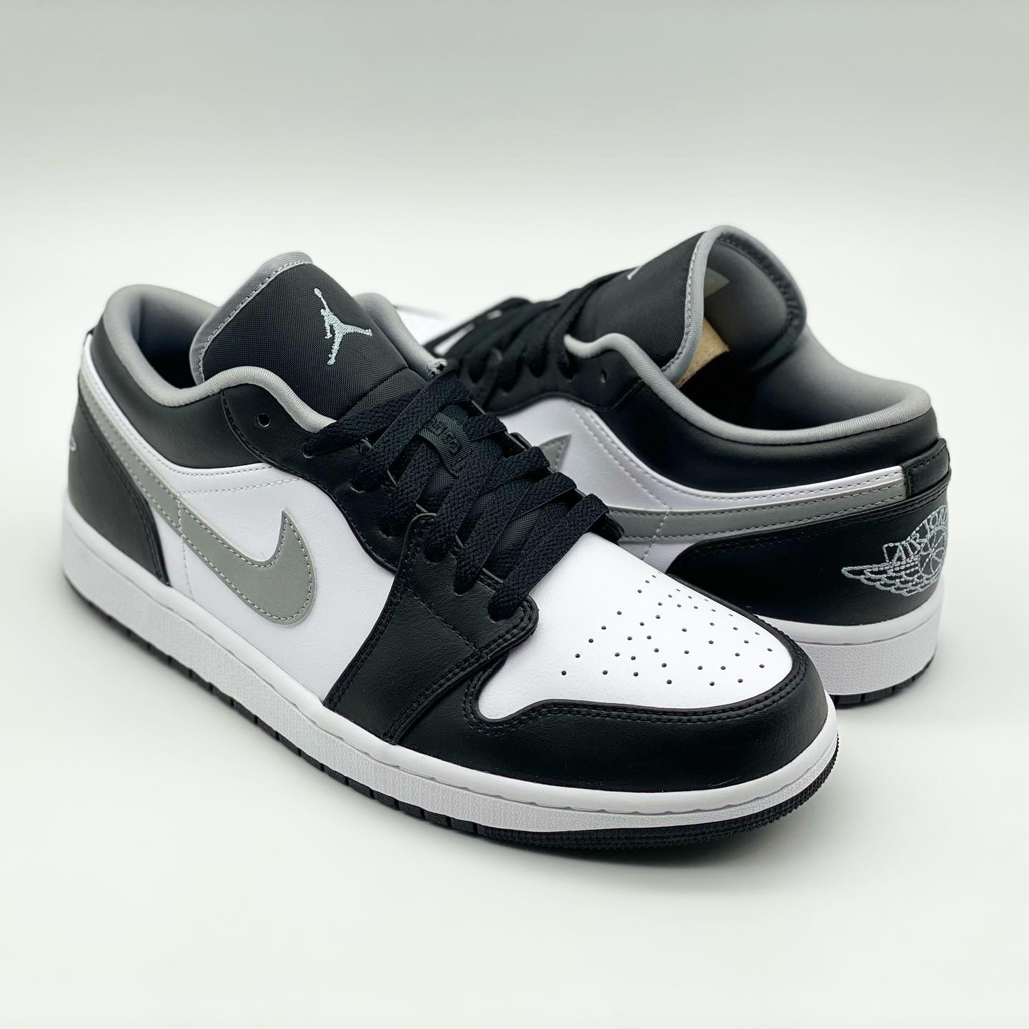 Jordan 1 Low Black Particle Grey 착용 스타일 - 2