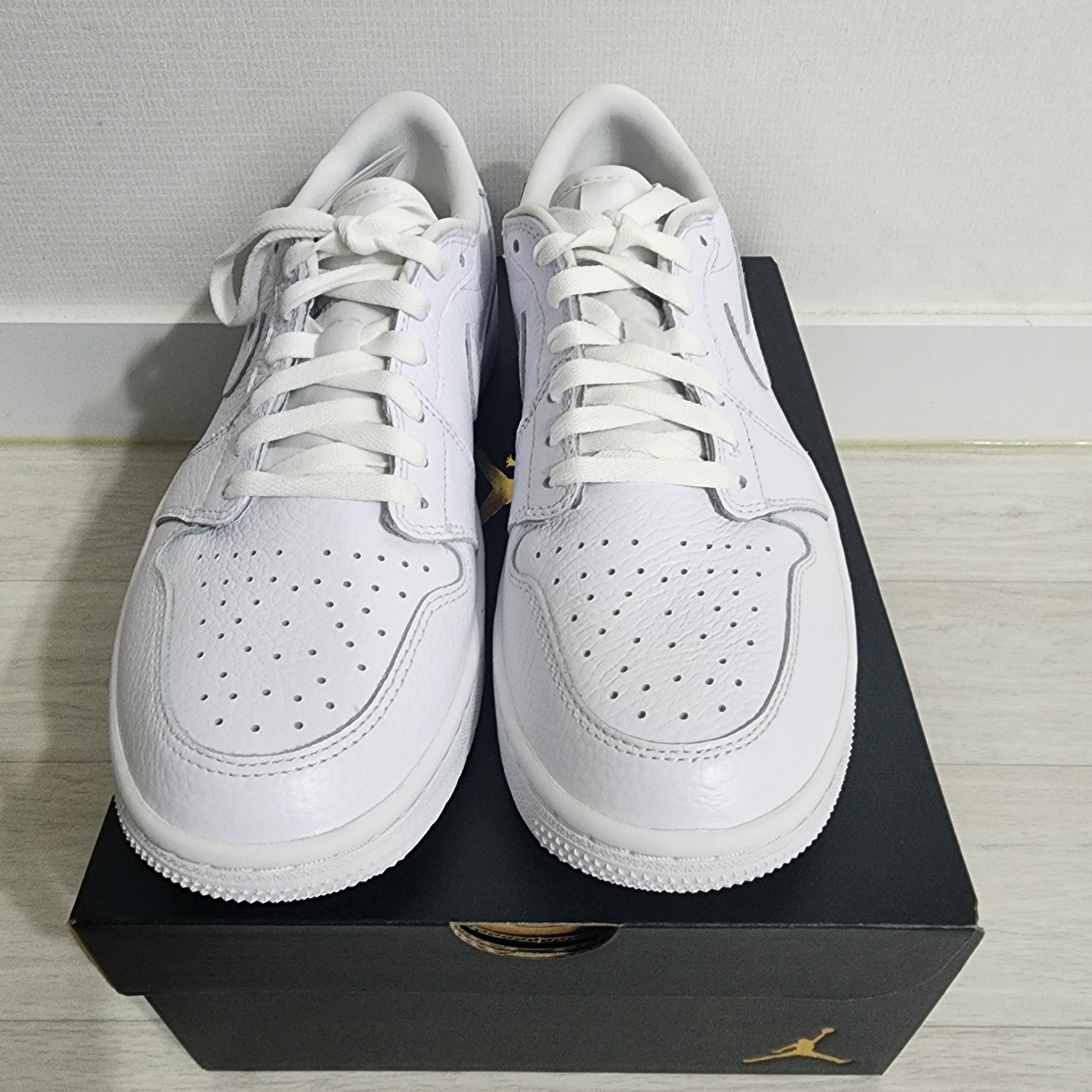 Jordan 1 Low Golf Triple White 착용 스타일 - 1