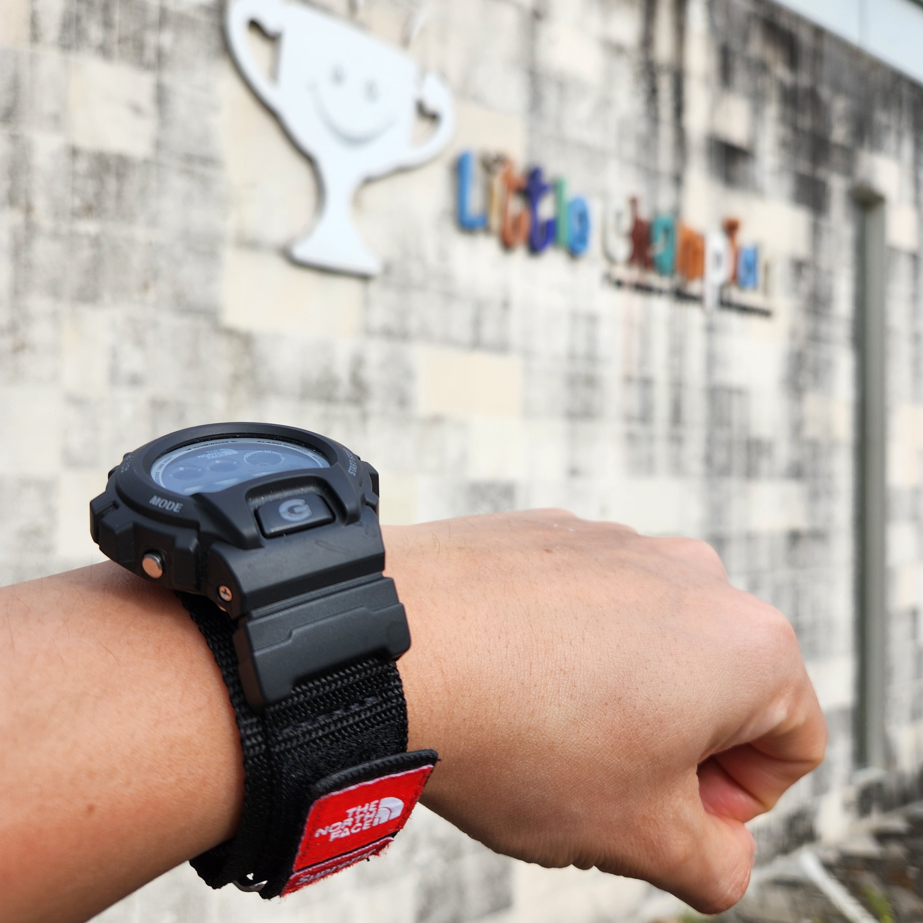 Casio G-Shock x Supreme x The North Face DW-6900 Black 착용 스타일