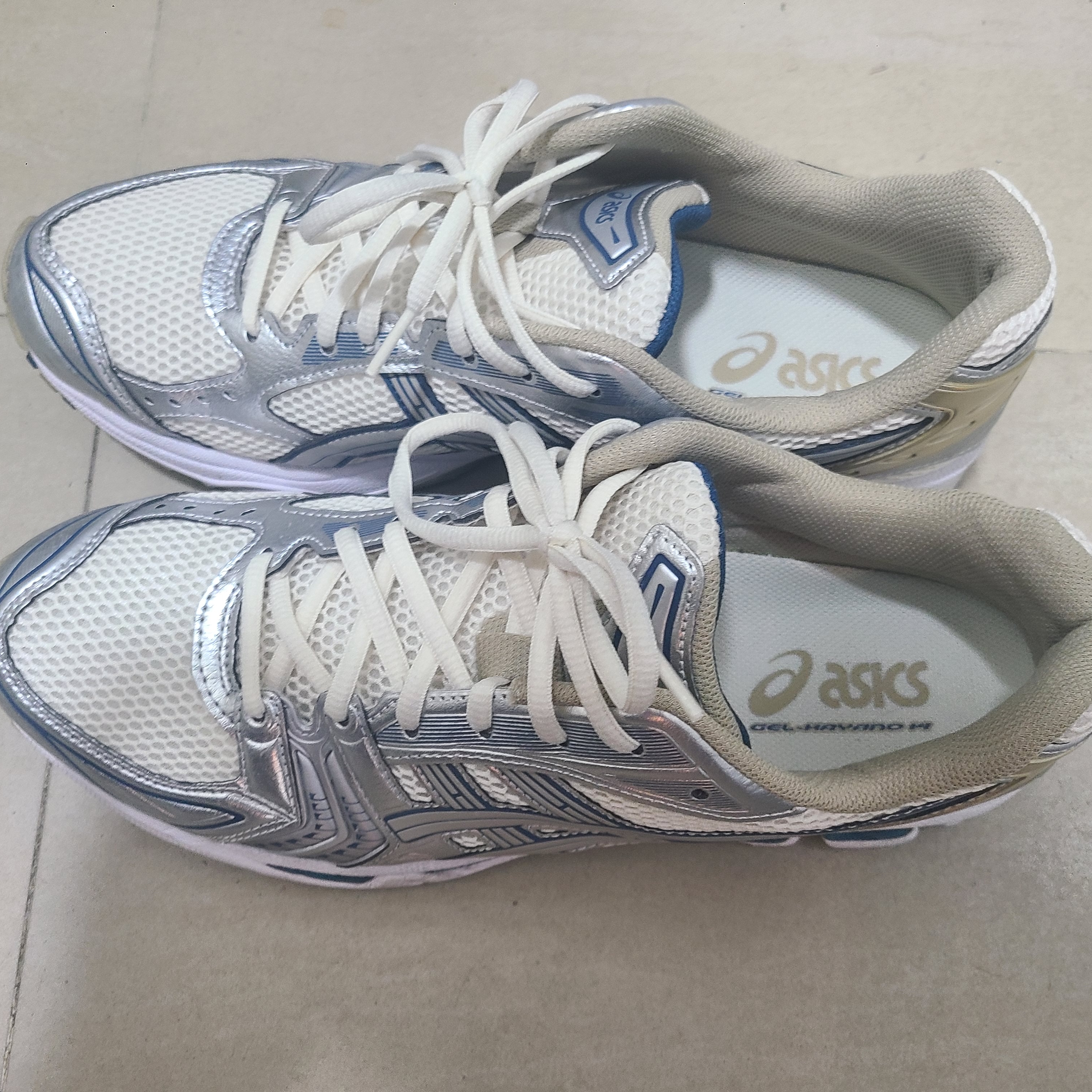 Asics Gel-Kayano 14 Cream Pure Silver 착용 스타일