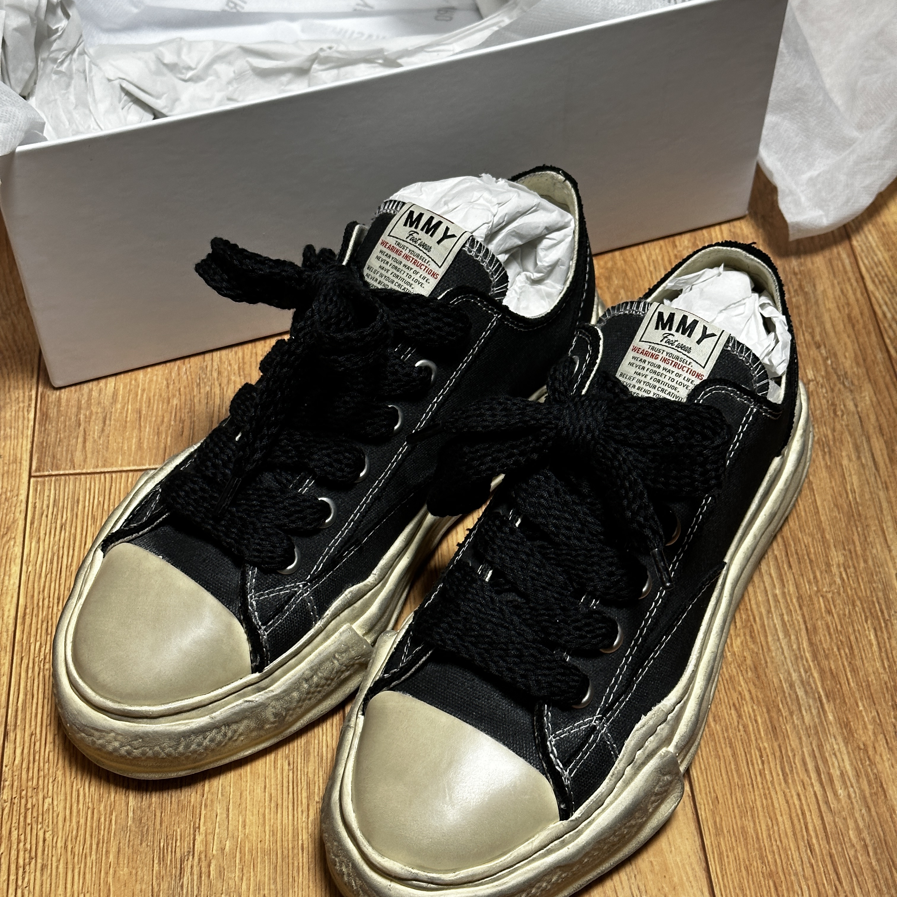 Maison Mihara Yasuhiro Peterson OG Sole DR Canvas Low-top Sneakers Black 착용 스타일