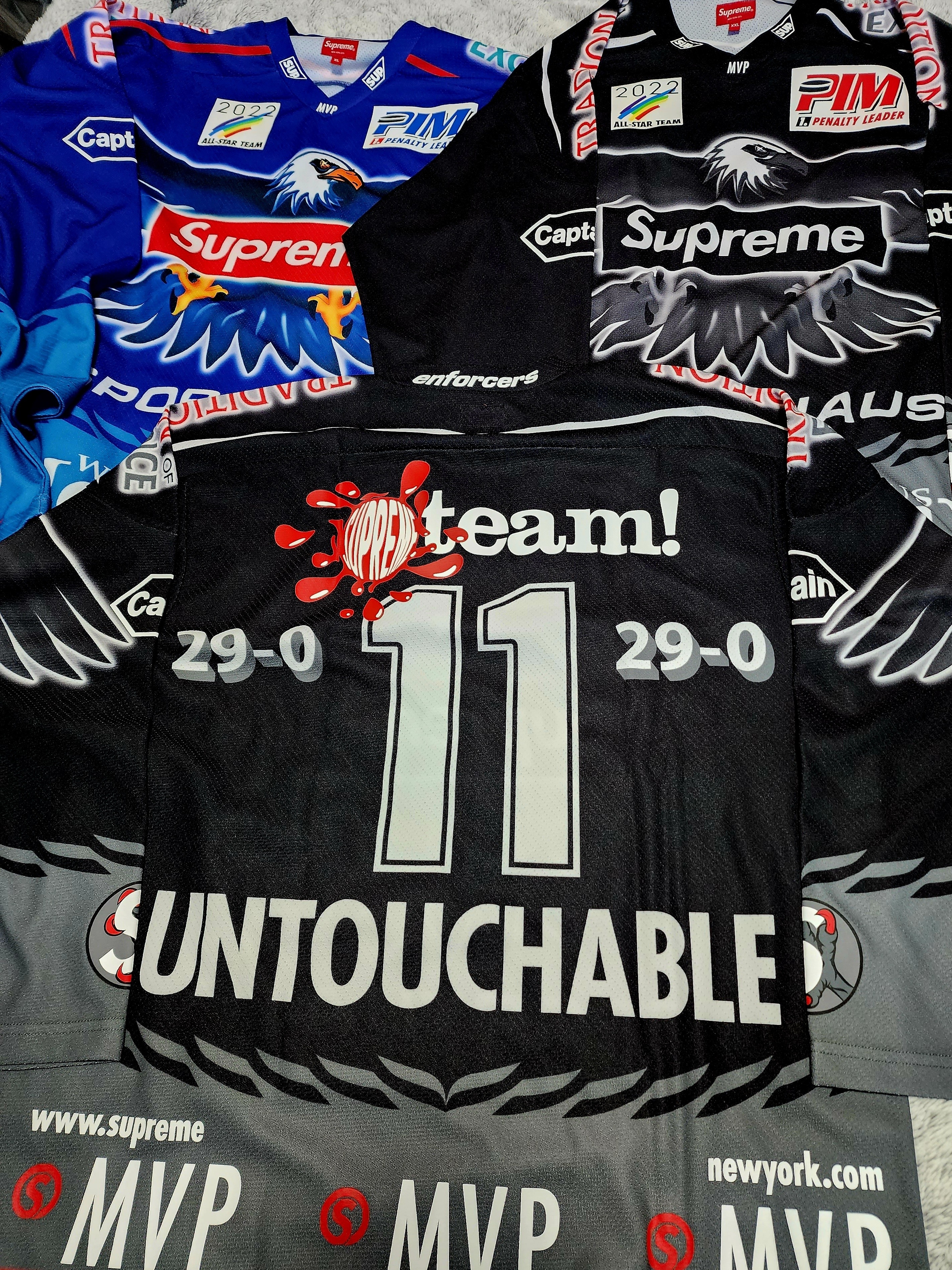 Supreme Eagle Hockey Jersey Black - 22SS, Supreme Eagle Hockey Jersey Royal - 22SS 착용 스타일 - 2