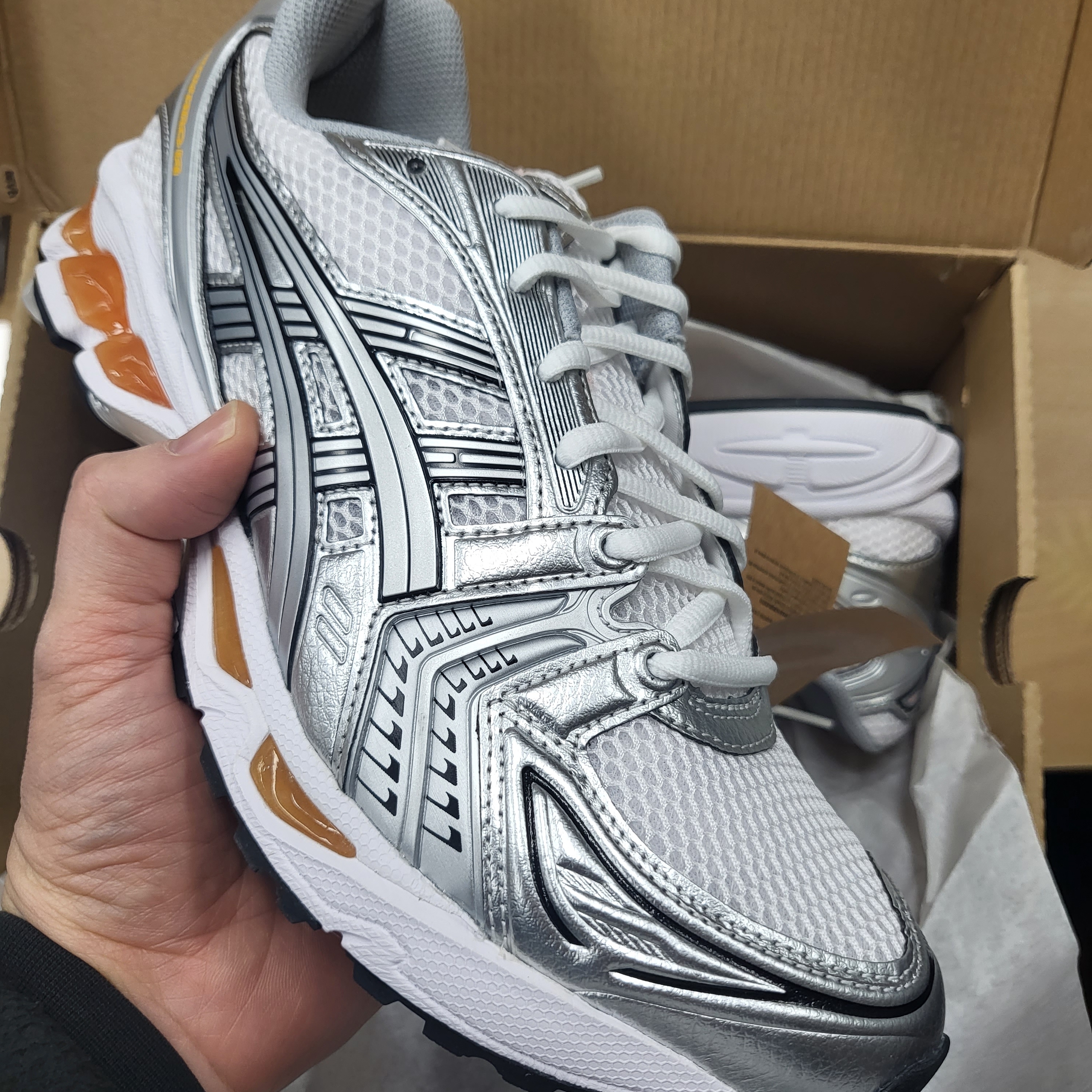 Asics Gel-Kayano 14 White Pure Silver Orange 착용 스타일