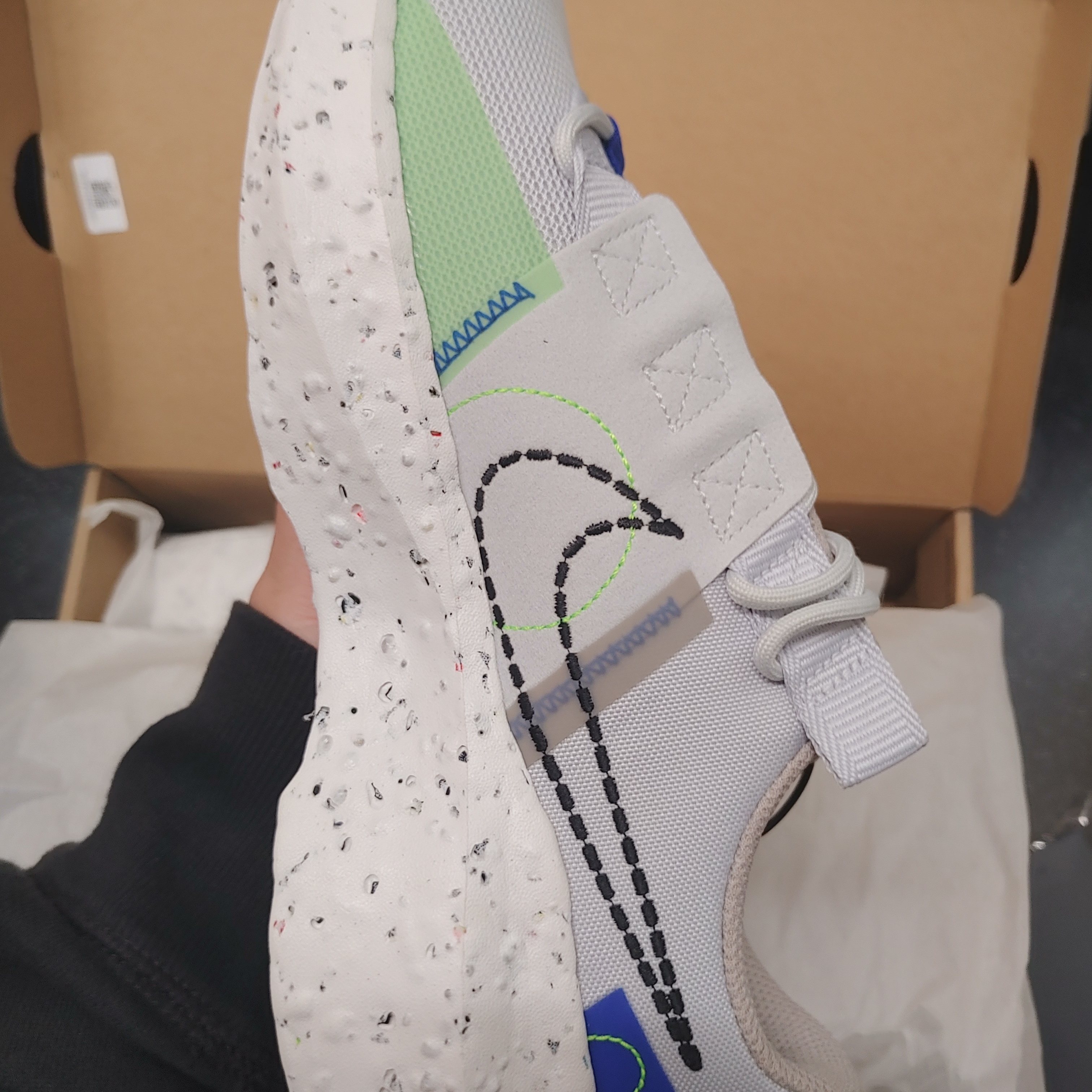 Nike Crater Impact Pure Platinum Electro Green 착용 스타일 - 3